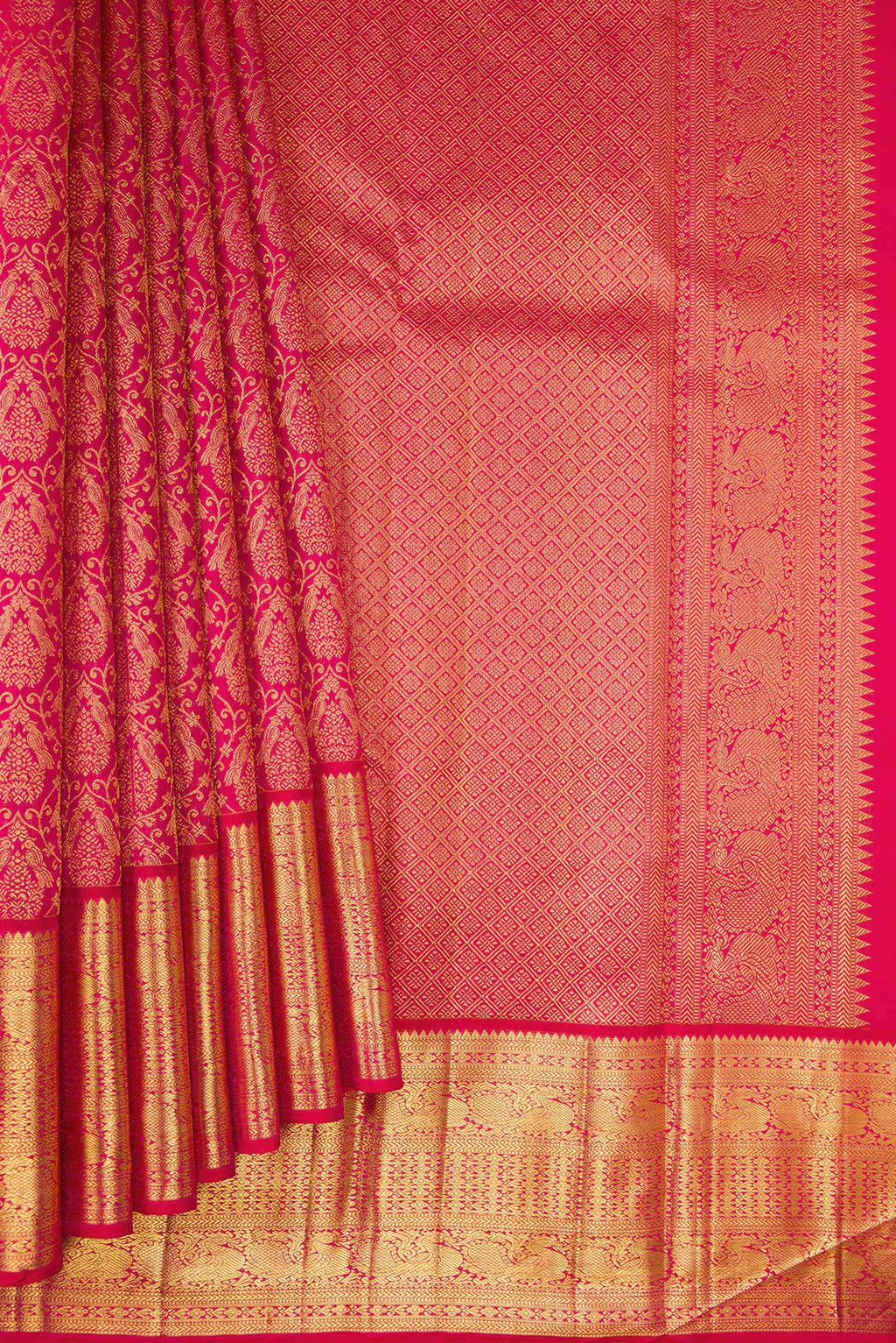 Pleats and pallu of Pure Silk Dark Pink Dual Tone Kanchipuram Saree with Zari Brocade on the body and Zari Border. 