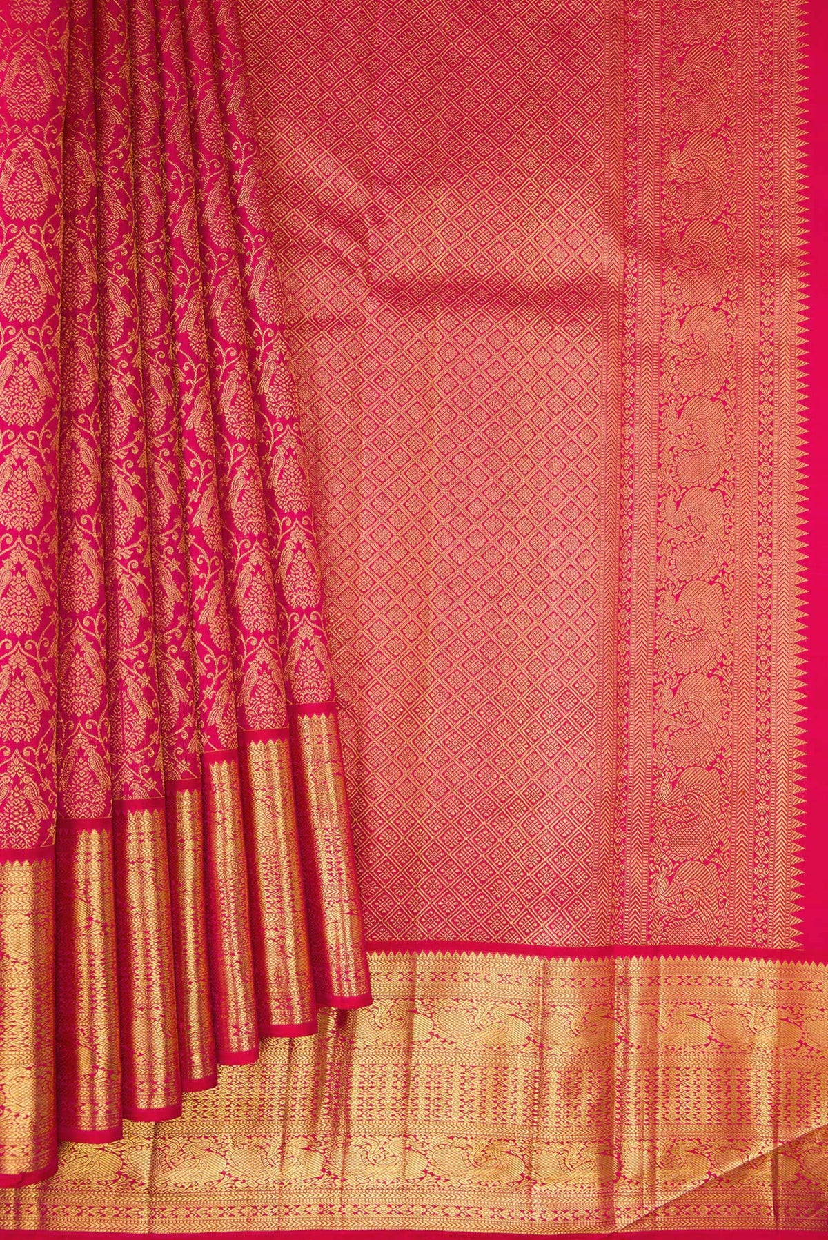 Pleats and pallu of Pure Silk Dark Pink Dual Tone Kanchipuram Saree with Zari Brocade on the body and Zari Border. 