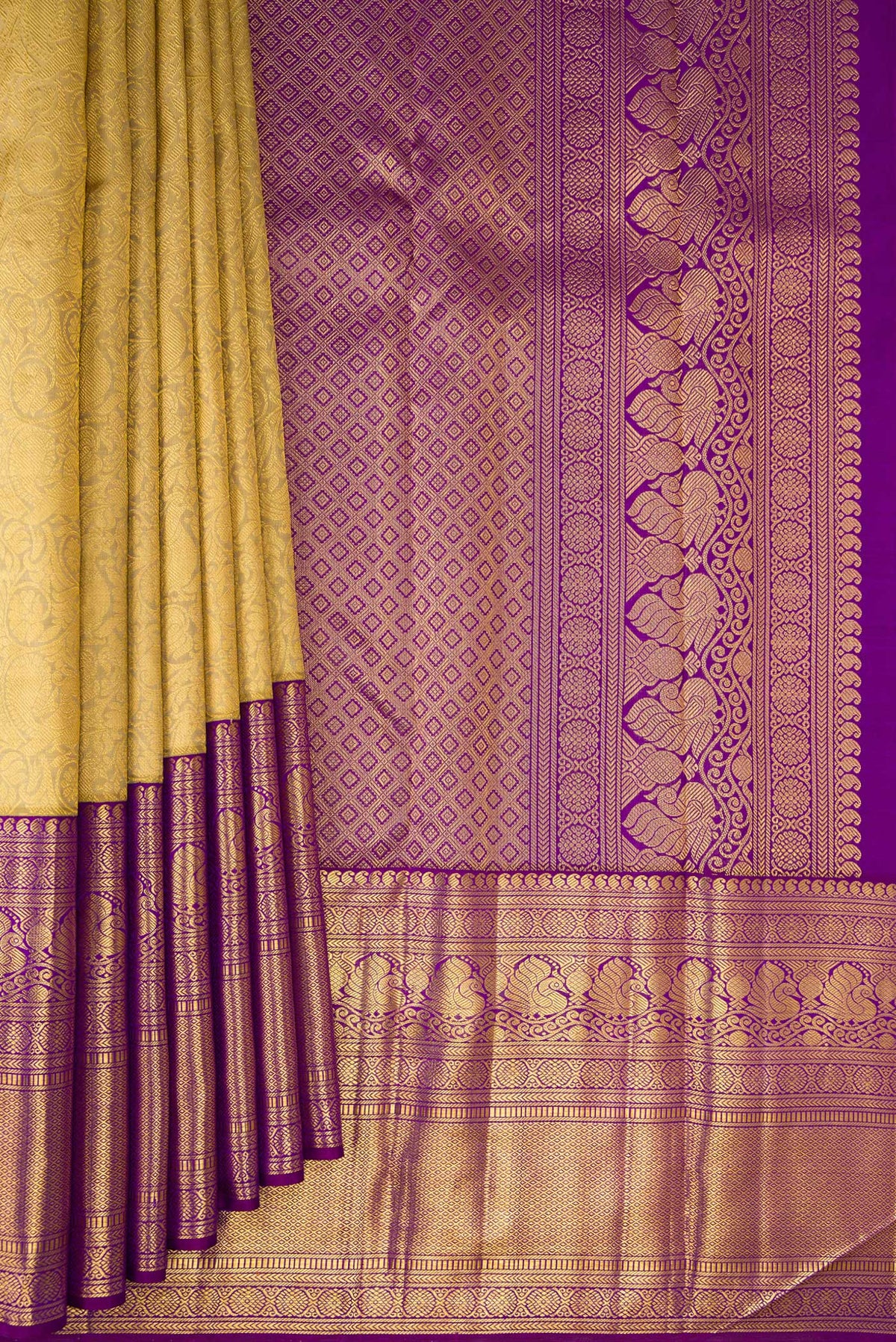 Pleats and pallu of Pure Silk Gold Kanchipuram Saree with Zari Brocade on the body and Zari Border. 