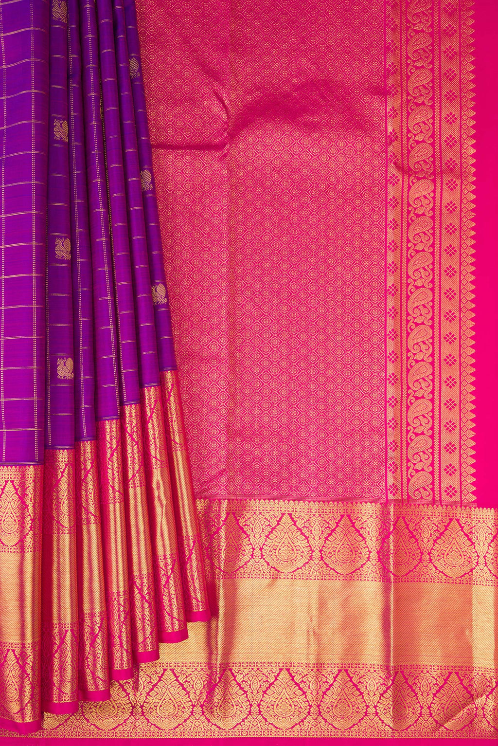 Pleats and pallu of Pure Silk Purple Dual Tone Kanjivaram Saree with Checked design on the body and Zari Border. 