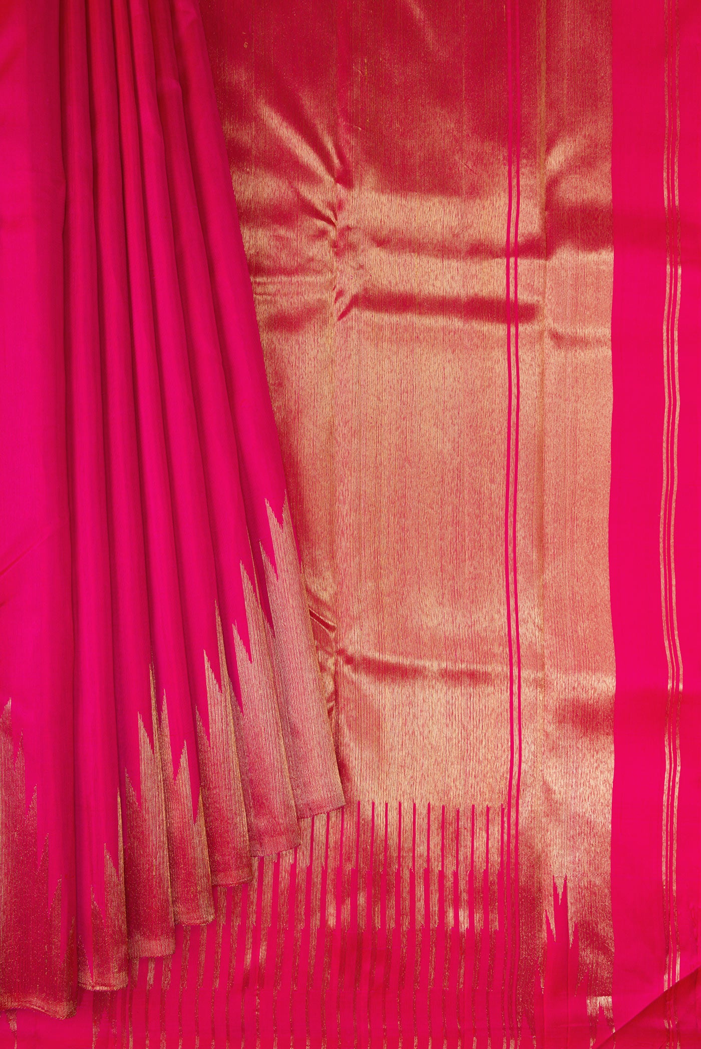 Pleats and pallu of Pure Silk Pure Zari Pink Kanchipuram Saree with Plain Body and Temple Border. 