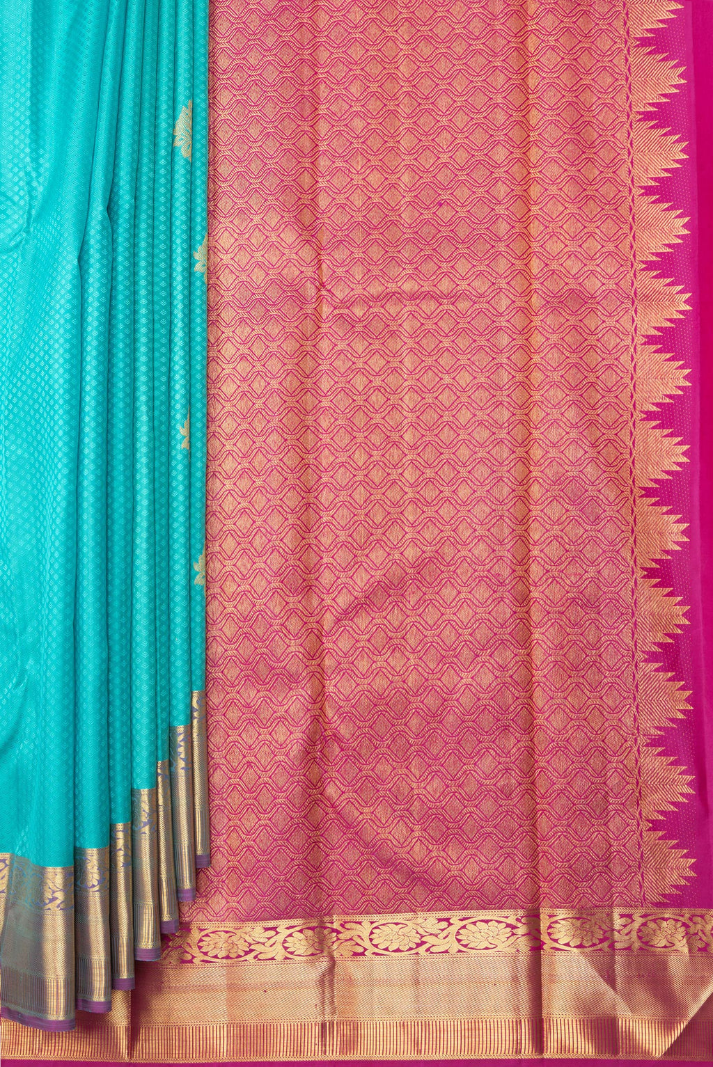 Pleats and pallu of Pure Silk Sky Blue Kanchipuram Saree with Jacquard With Zari Butta on the body and Zari Border. 