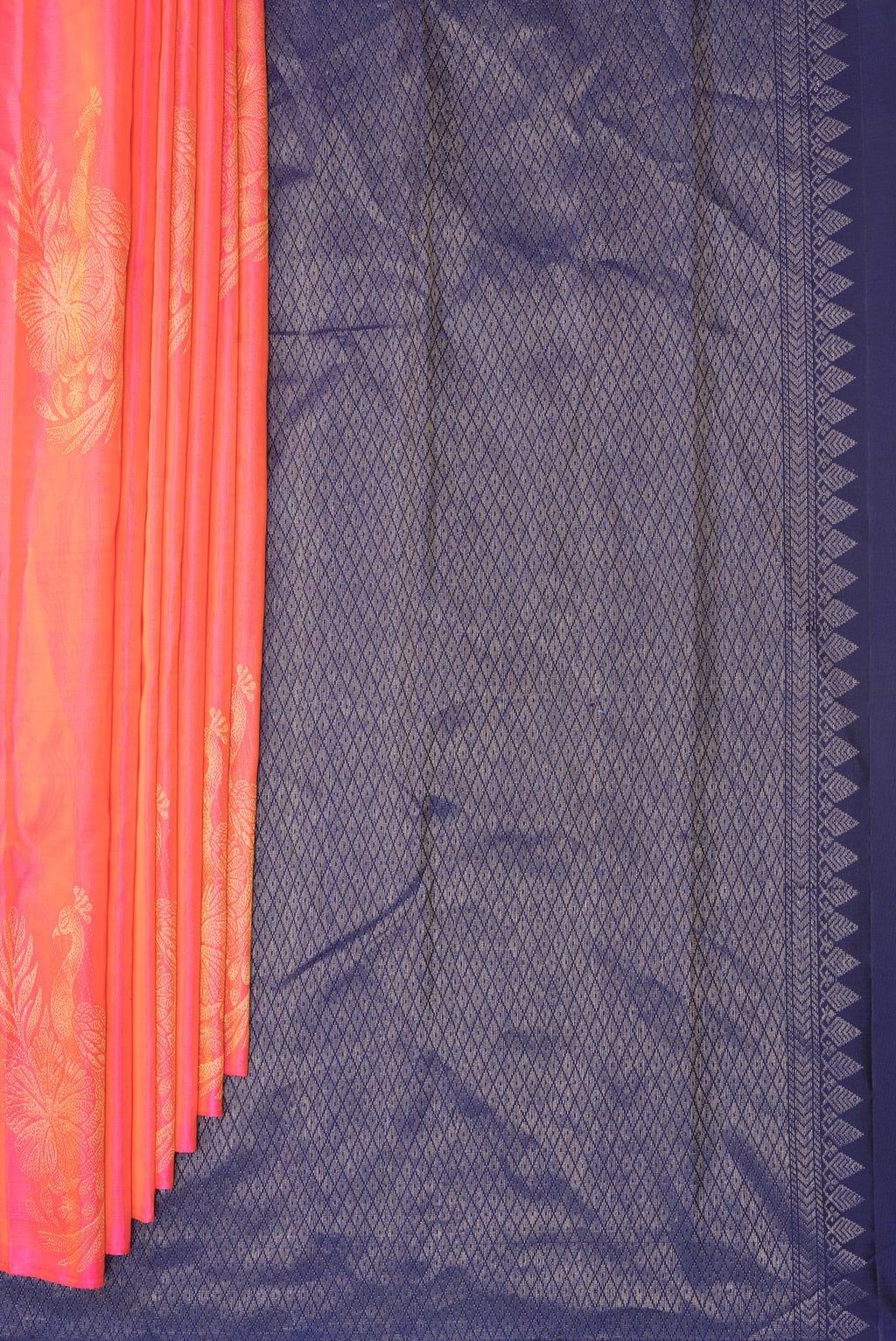 Pleats and pallu of Pure Silk Pink Dual Tone Kanchipuram Saree with Zari Butta on the body and Without Border. 