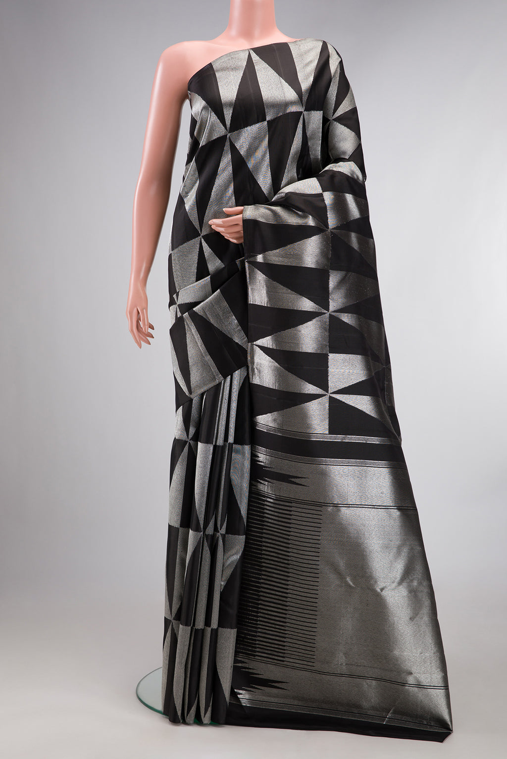 Pure Silk Black Dual Tone Kanchipuram Saree with Zari Brocade on the body and Without Border.  displayed on a mannequin