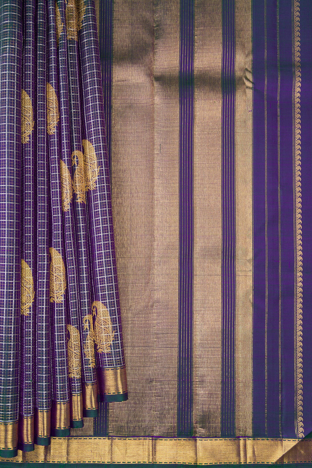 Pleats and pallu of Peacock Blue Dual Tone Kanchipuram Silk Saree with Checked design on the body and Zari Border. 