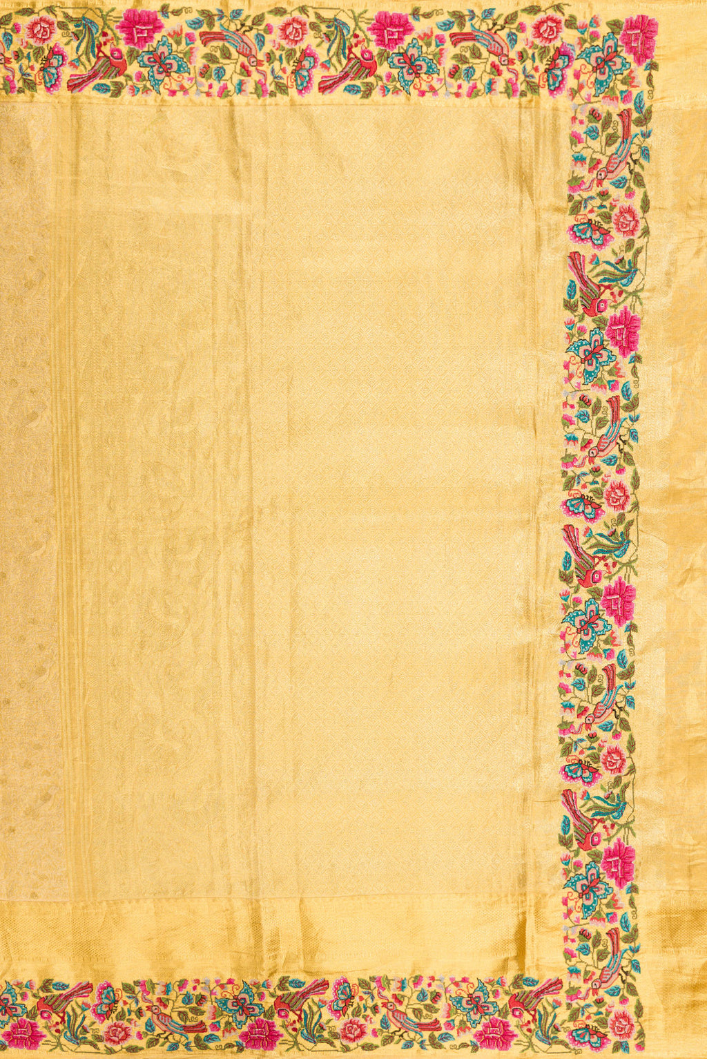 Close up image of the pallu of Gold Dual Tone Kanjivaram Tissue Silk Saree with Zari Brocade on the body and Embroidery Border. 