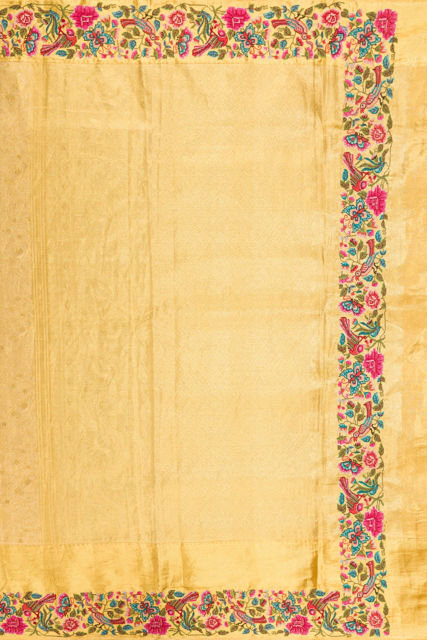 Close up image of the pallu of Gold Dual Tone Kanjivaram Tissue Silk Saree with Zari Brocade on the body and Embroidery Border. 