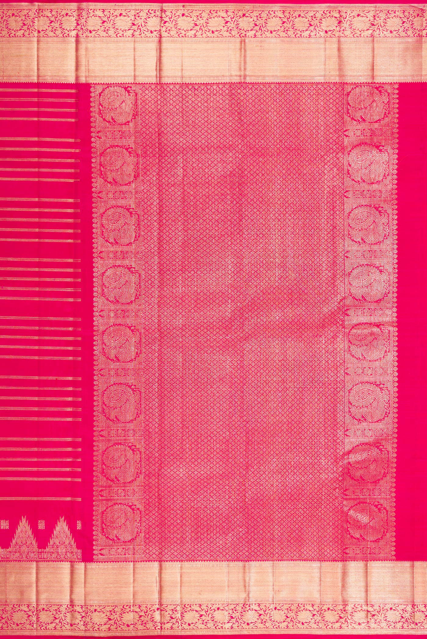 Close up image of the pallu of Dark Pink Dual Tone Kanchipuram Silk Saree with Stripes on the body and Fancy Border. 