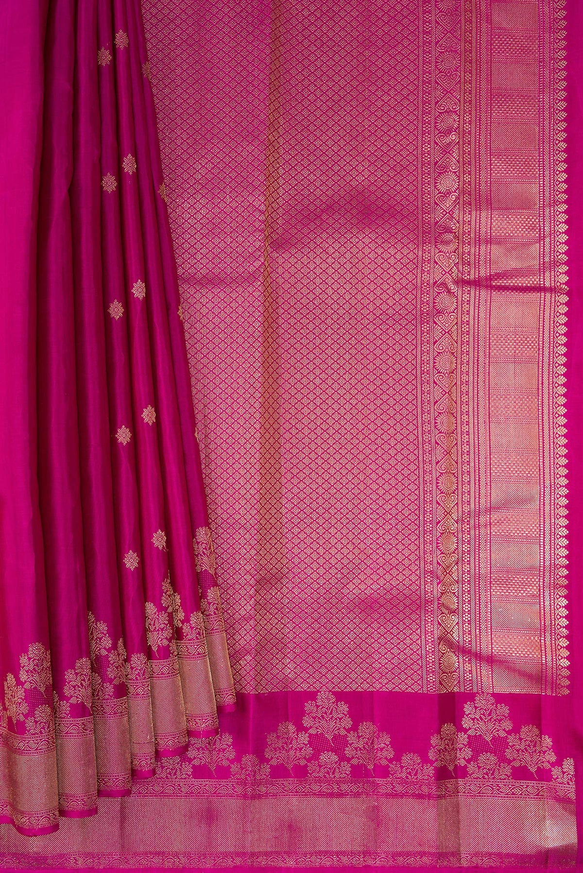 Pleats and pallu of Pure Silk Magenta Kanjivaram Saree with Zari Butta on the body and Fancy Border. 