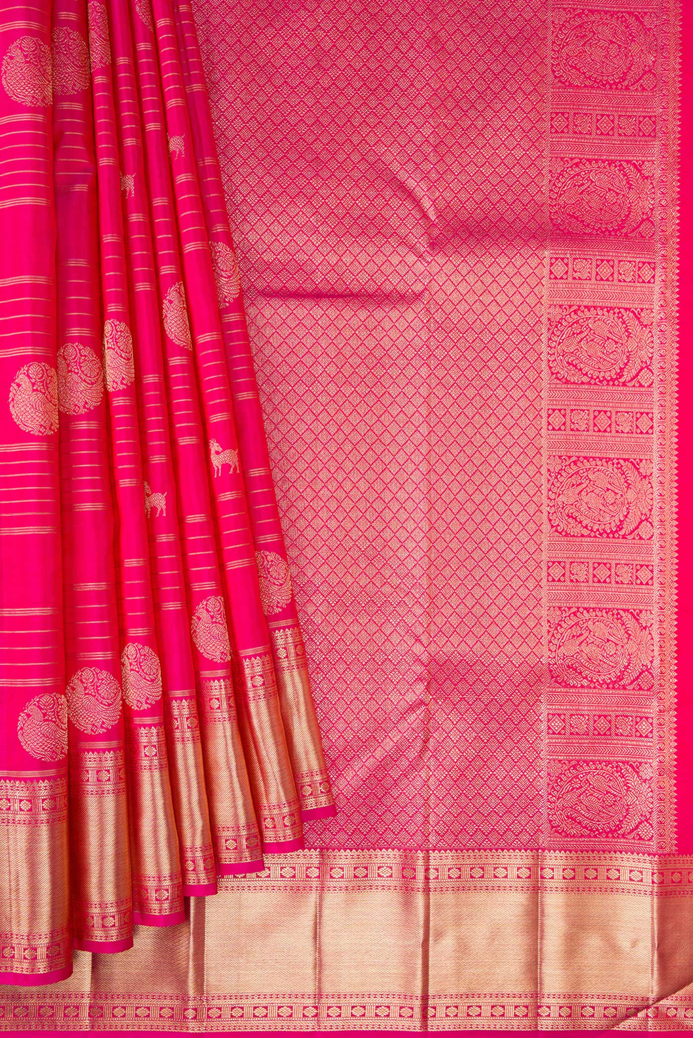 Pleats and pallu of Rani Pink Kanchipuram Silk Saree with Checked design on the body and Zari Border. 