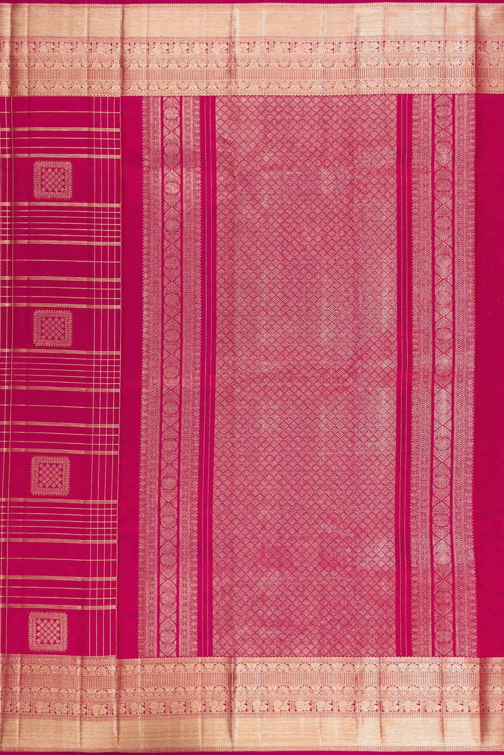 Close up image of the pallu of Pure Silk Dark Pink Kanchipuram Saree with Checked design on the body and Zari Border. 