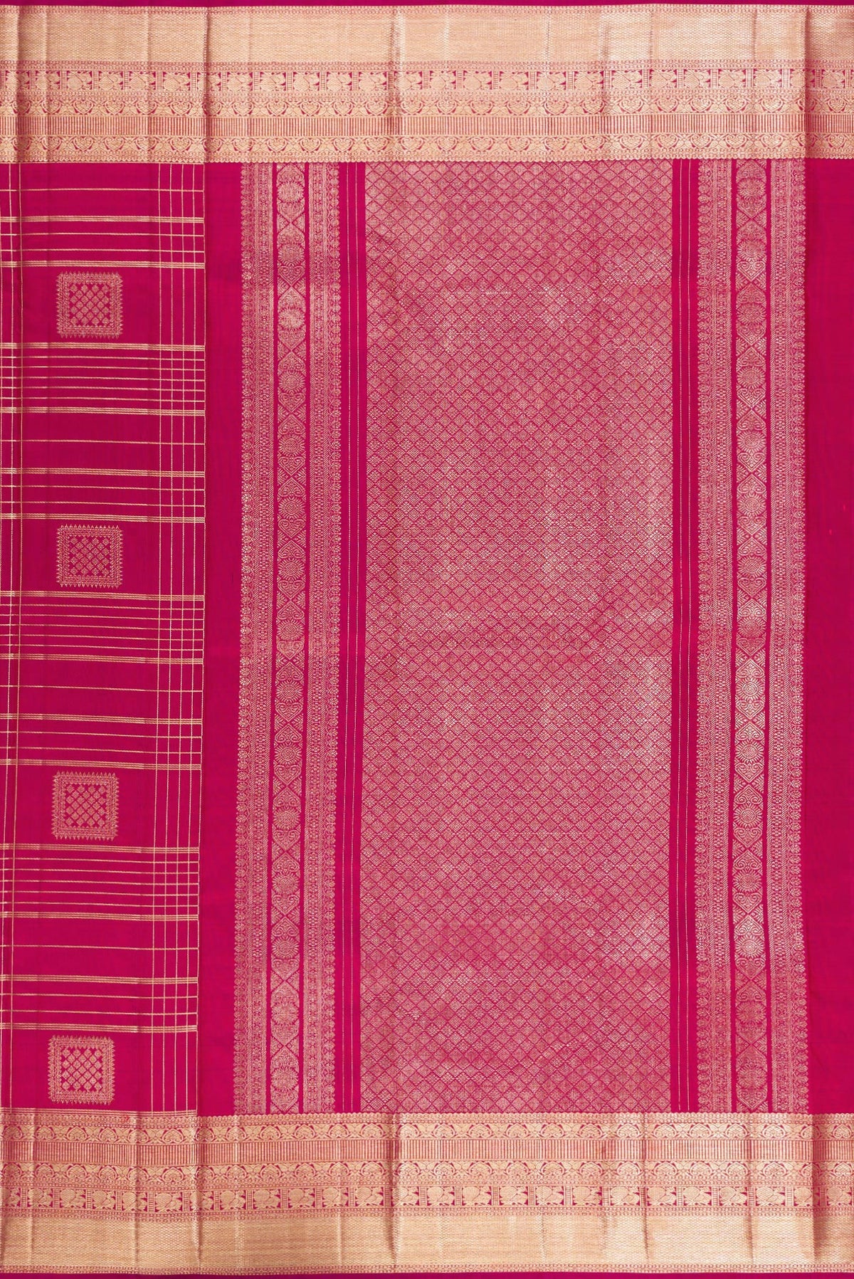 Close up image of the pallu of Pure Silk Dark Pink Kanchipuram Saree with Checked design on the body and Zari Border. 