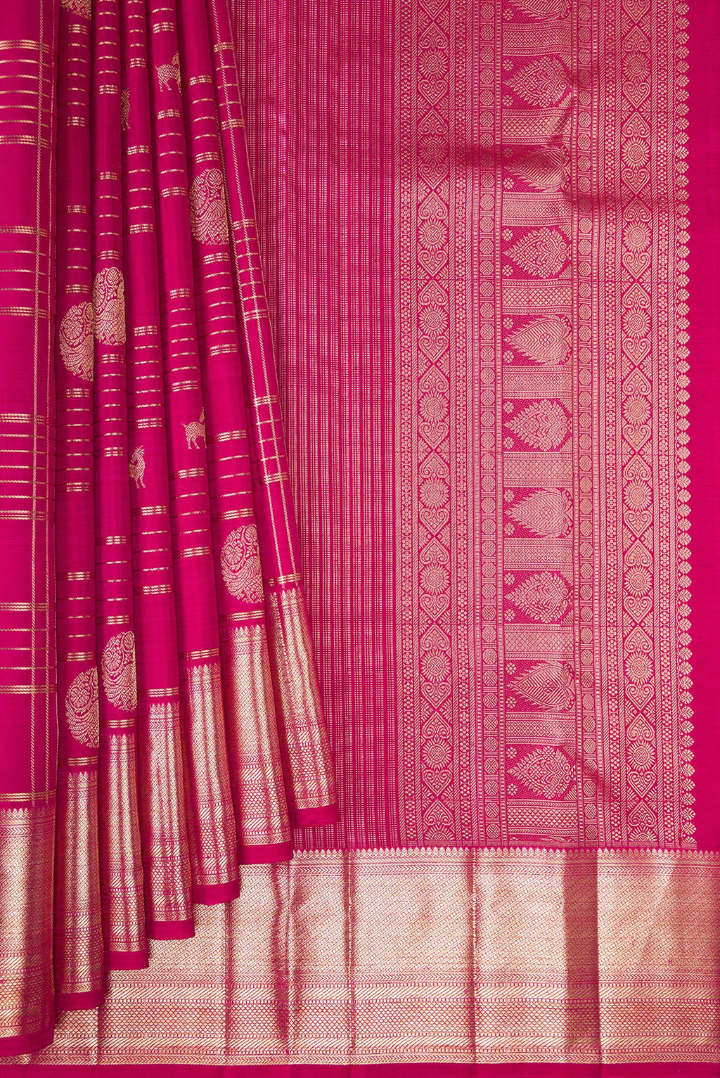 Pleats and pallu of Magenta Kanchipuram Silk Saree with Checked design on the body and Zari Border. 