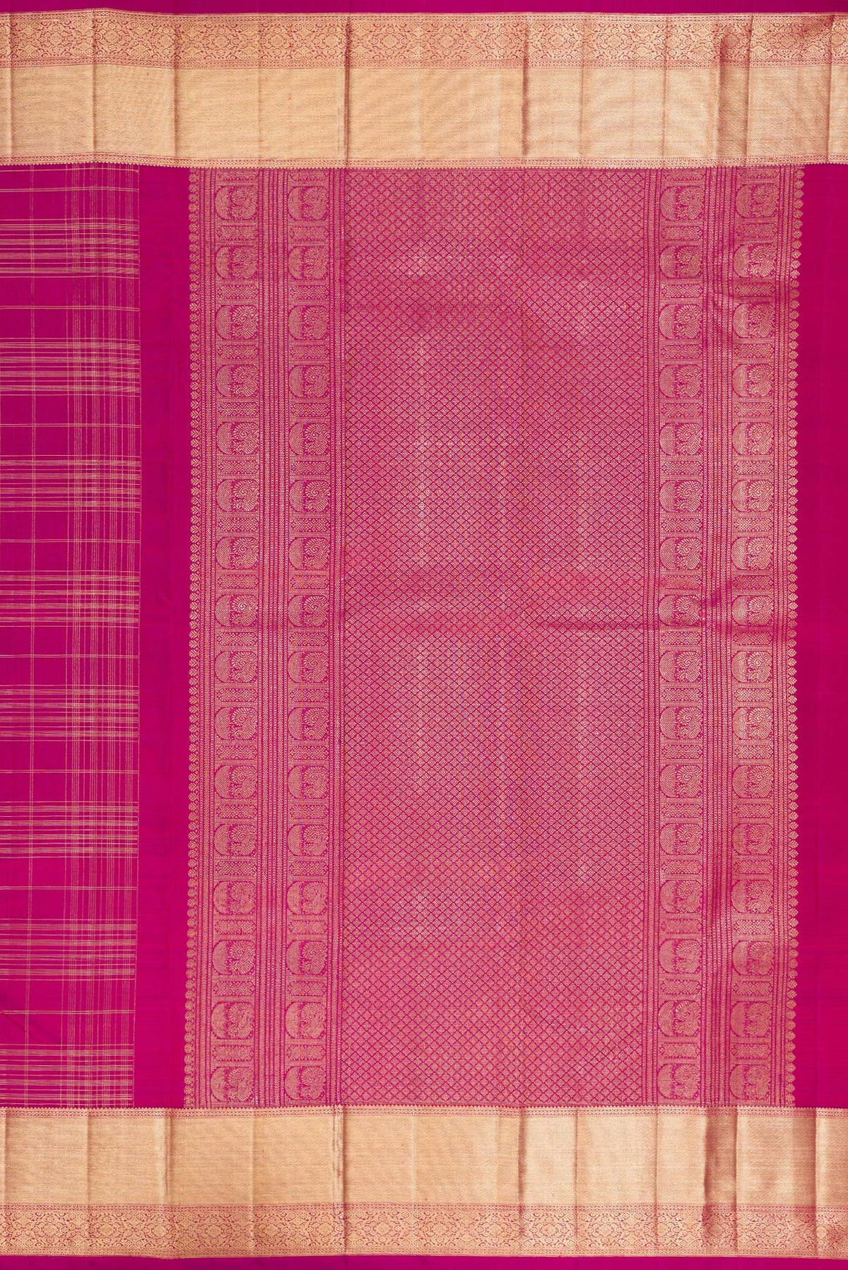 Close up image of the pallu of Pure Silk Dark Pink Kanchipuram Saree with Checked design on the body and Zari Border. 