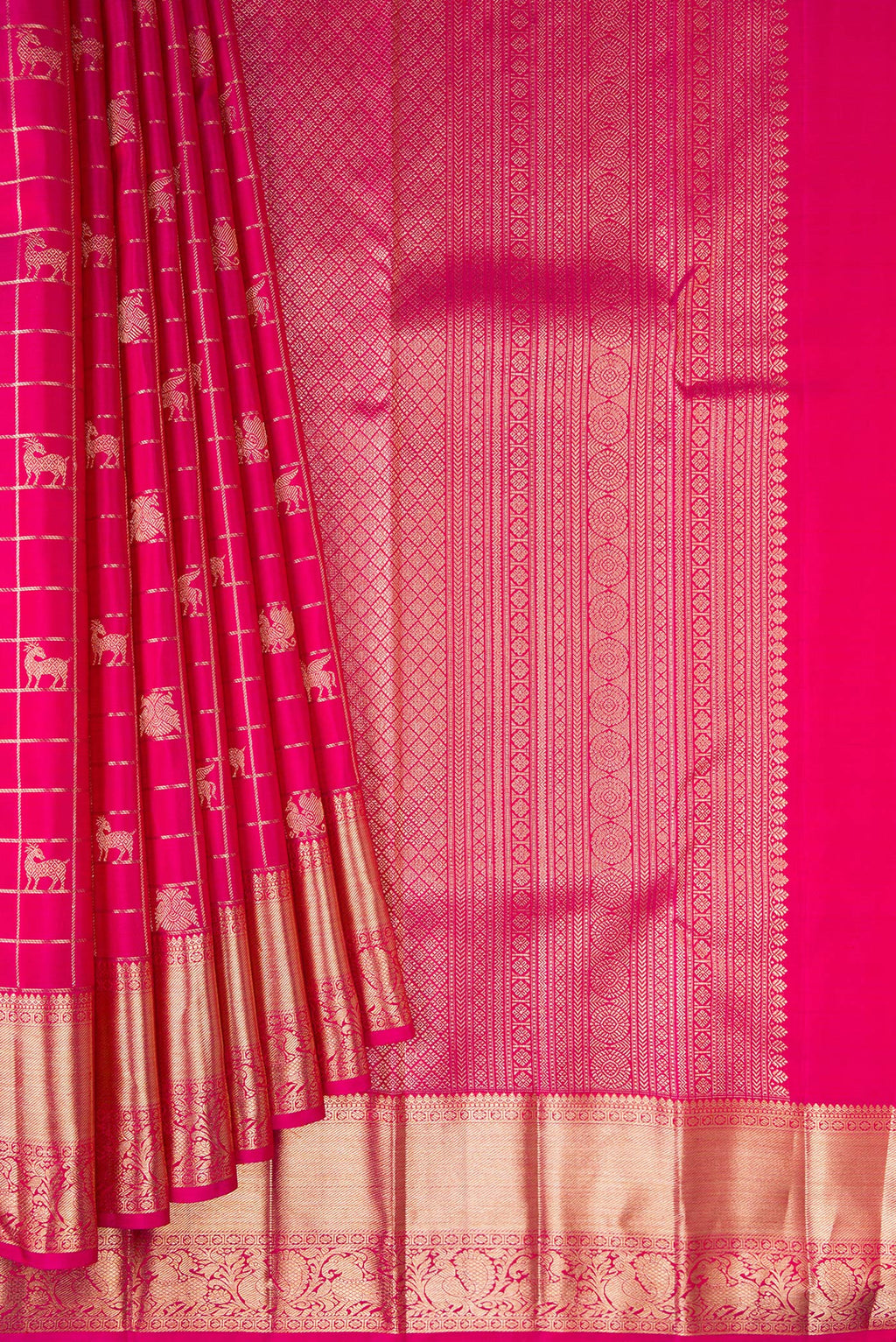 Pleats and pallu of Dark Pink Kanchipuram Silk Saree with Checked design on the body and Zari Border. 