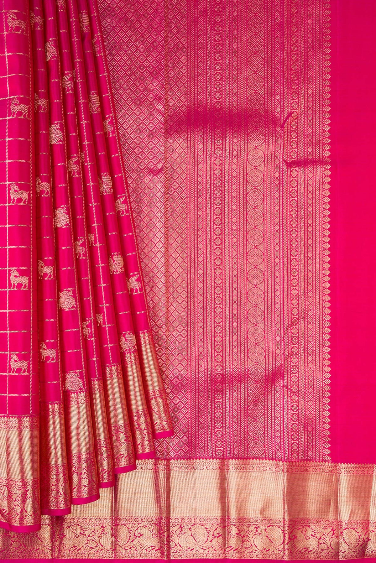 Pleats and pallu of Dark Pink Kanchipuram Silk Saree with Checked design on the body and Zari Border. 
