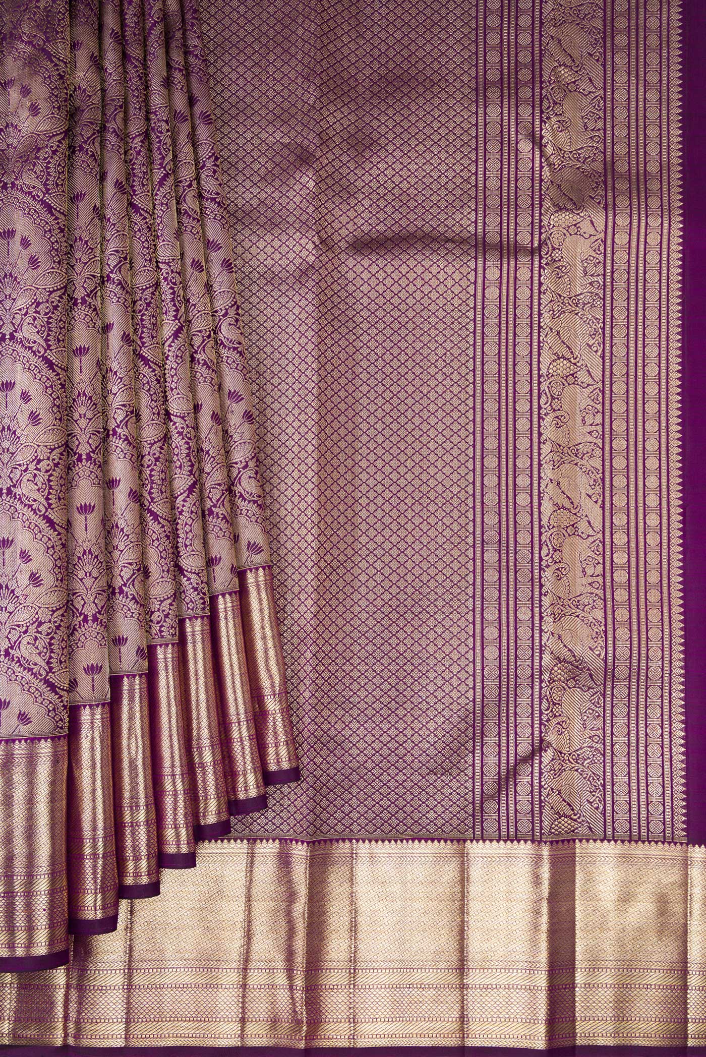 Pleats and pallu of Purple Dual Tone Kanchipuram Silk Saree with Zari Brocade on the body and Zari Border. 