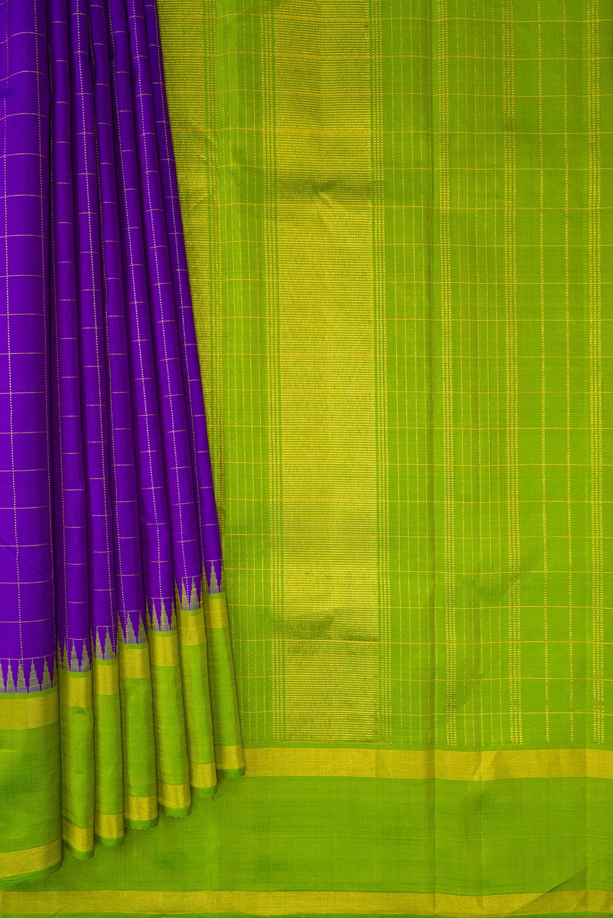 Pleats and pallu of Pure Silk Violet Dual Tone Kanjivaram Saree with Checked design on the body and Zari Border. 