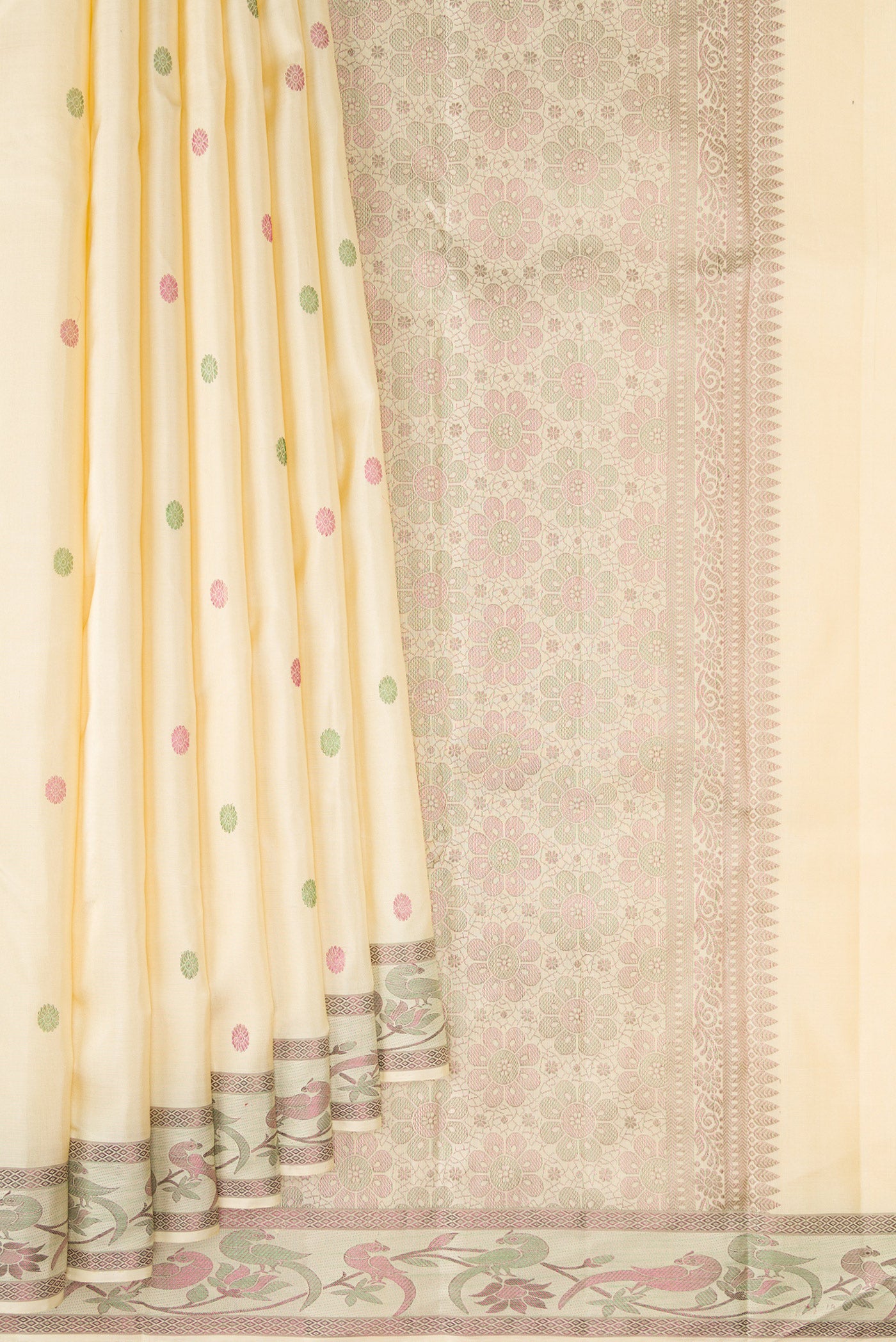 Pleats and pallu of Cream Kanjivaram Silk Saree with Thread Butta on the body and Fancy Border. 