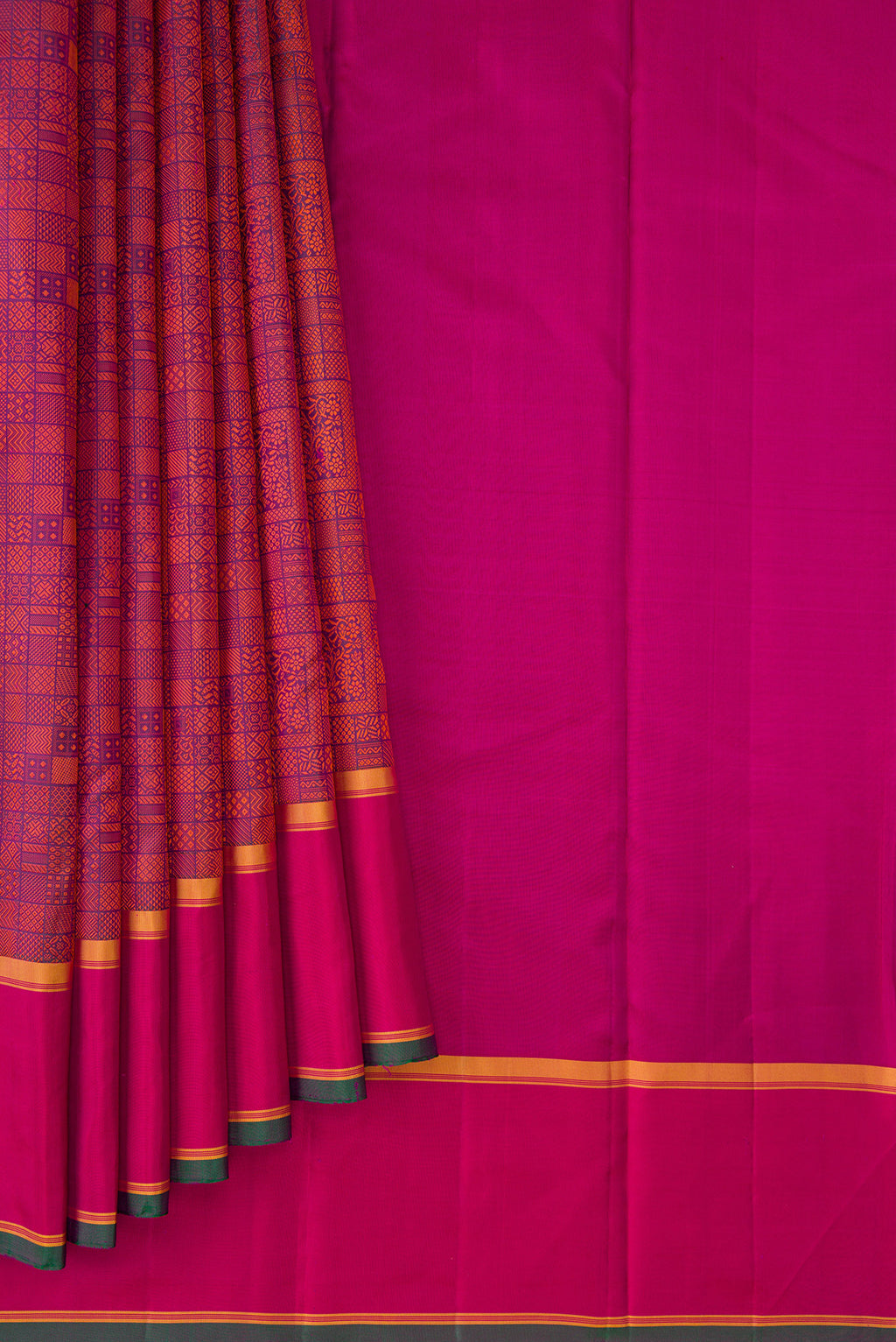 Pleats and pallu of Pure Silk Magenta Dual Tone Kanjivaram Saree with Jacquard design on the body and Ganga Jamuna Border. 