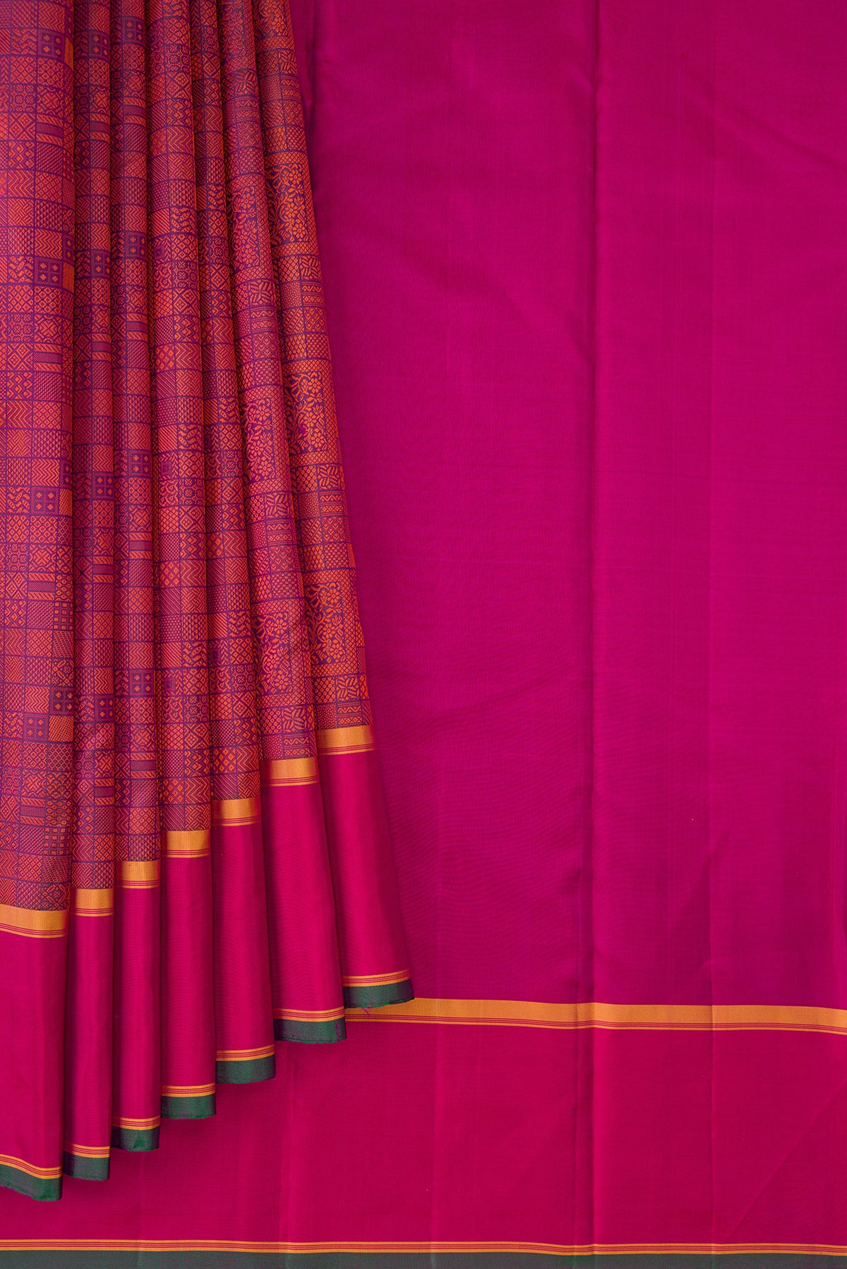 Pleats and pallu of Pure Silk Magenta Dual Tone Kanjivaram Saree with Jacquard design on the body and Ganga Jamuna Border. 