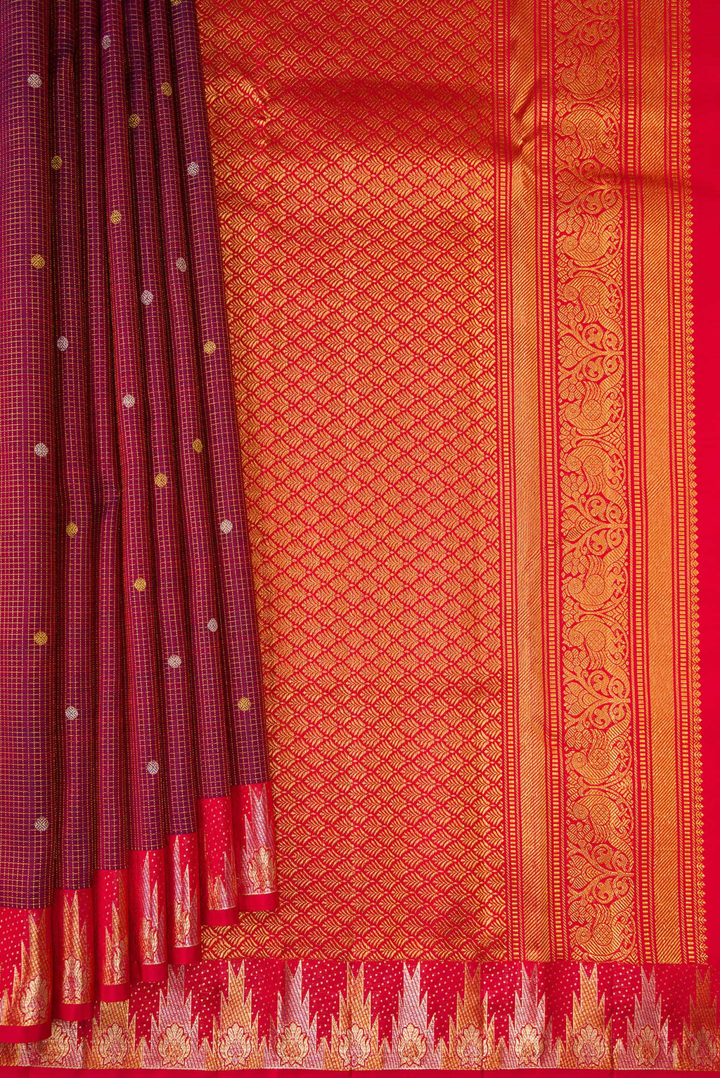 Pleats and pallu of Maroon Kanjivaram Silk Saree with Checked design on the body and Temple Border. 