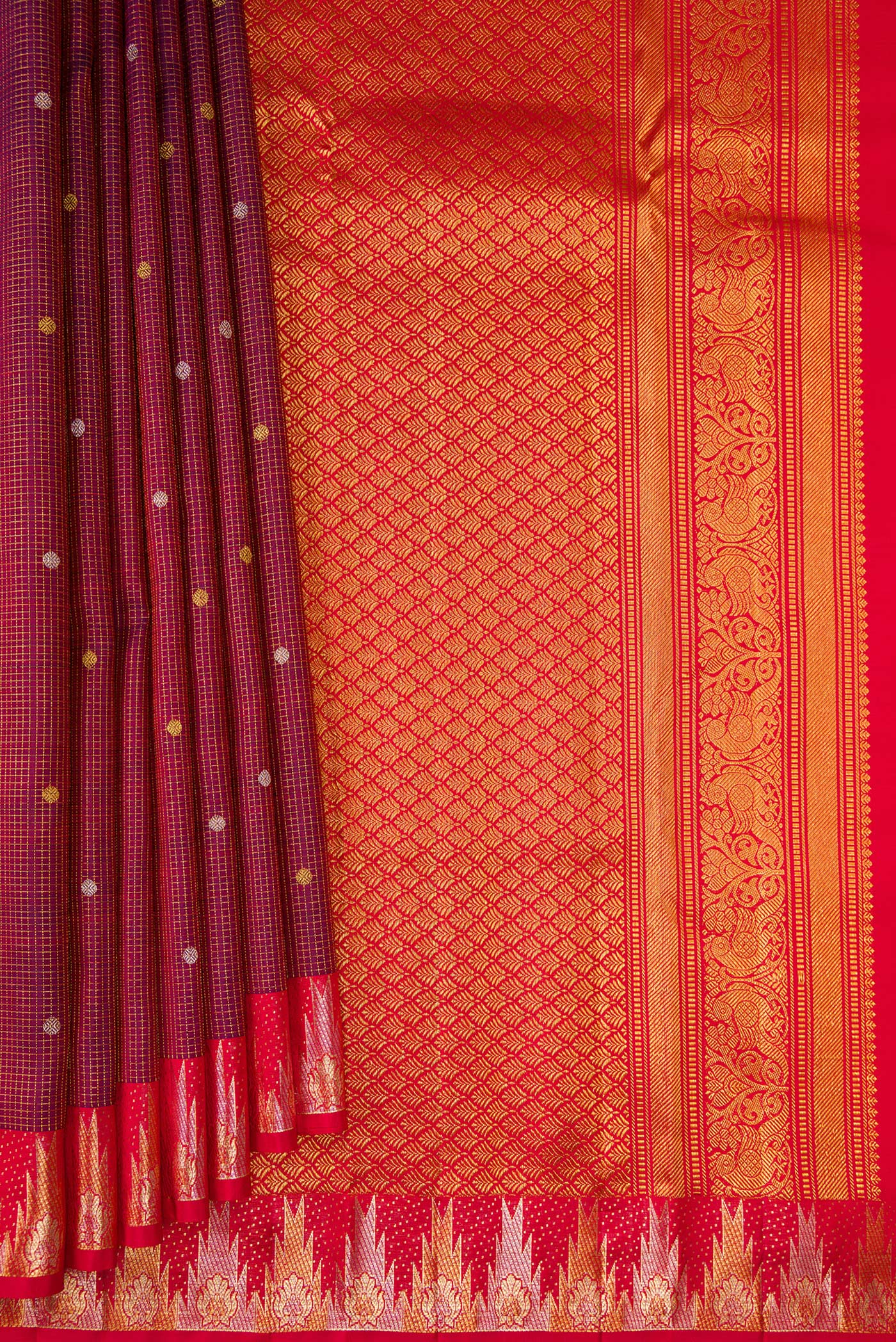 Pleats and pallu of Maroon Kanjivaram Silk Saree with Checked design on the body and Temple Border. 