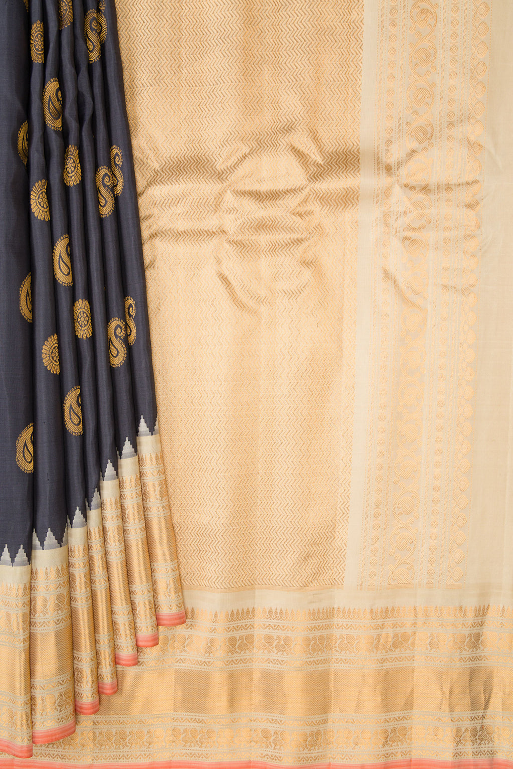 Pleats and pallu of Grey Gadwal Silk Saree with Zari Butta on the body and Zari Border. 