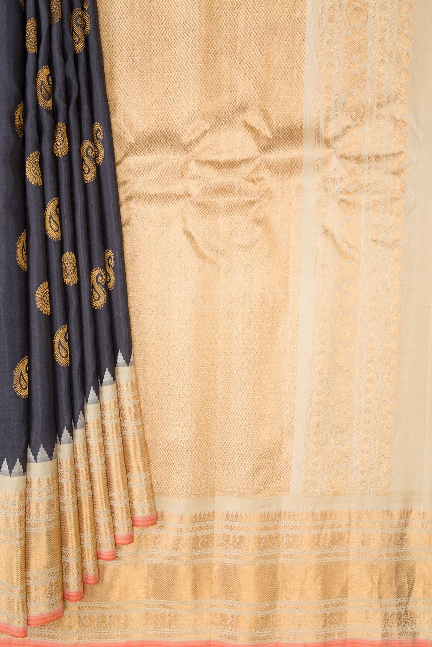 Pleats and pallu of Grey Gadwal Silk Saree with Zari Butta on the body and Zari Border. 