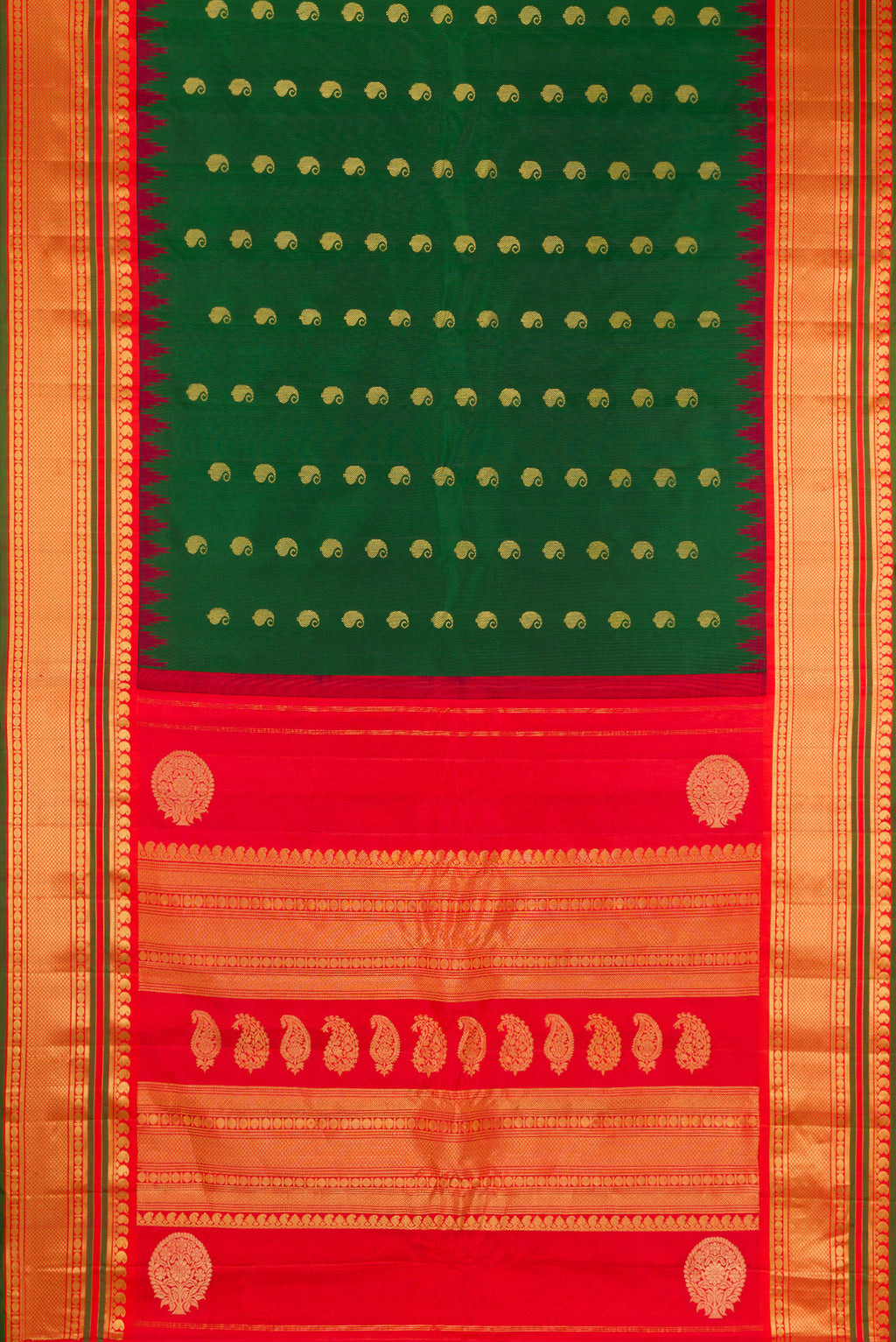 Flat view of Green Gadwal Silk Saree with Zari Butta on the body and Zari Border. 