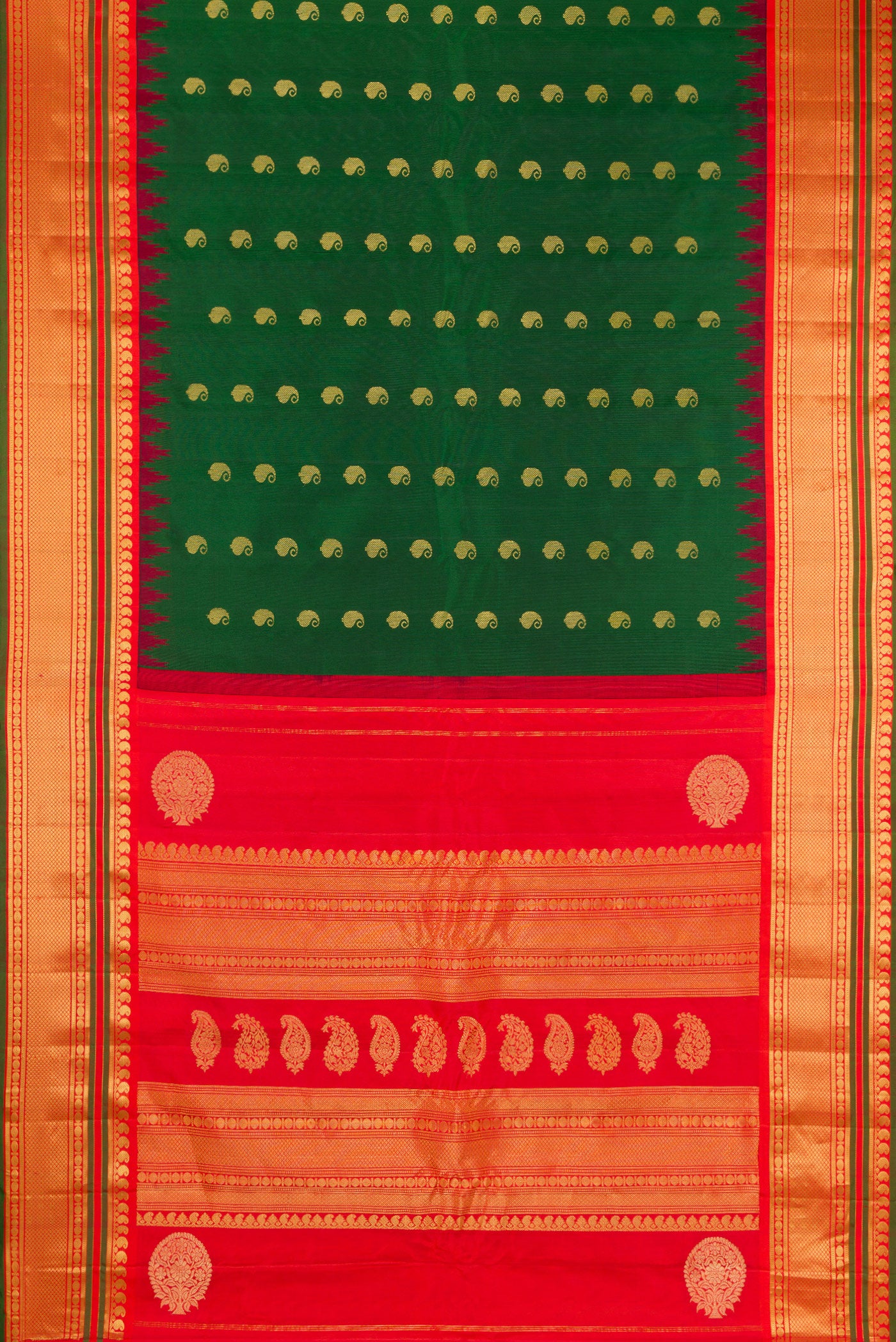 Flat view of Green Gadwal Silk Saree with Zari Butta on the body and Zari Border. 