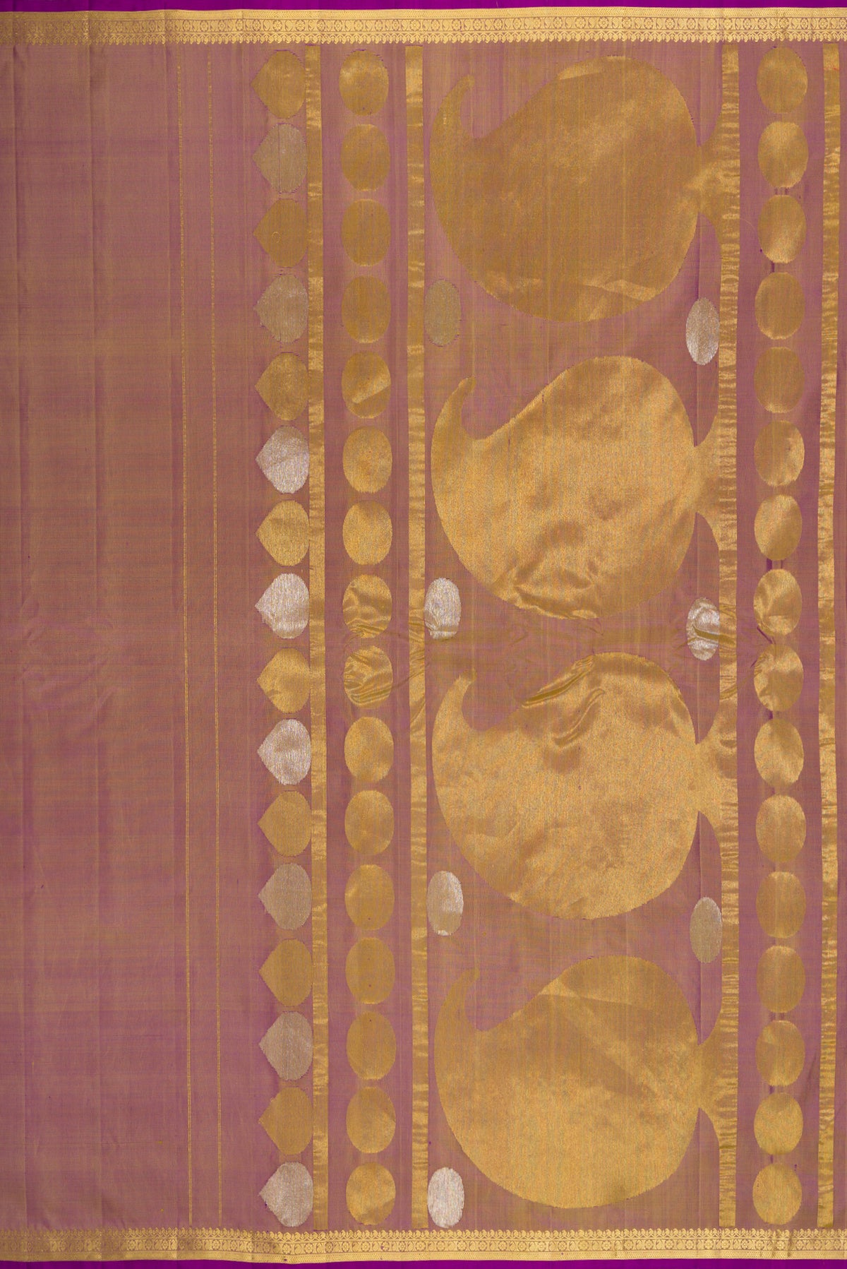 Close up image of the pallu of Purple Dual Tone Gadwal Silk Saree with Plain Body and Zari Border. 