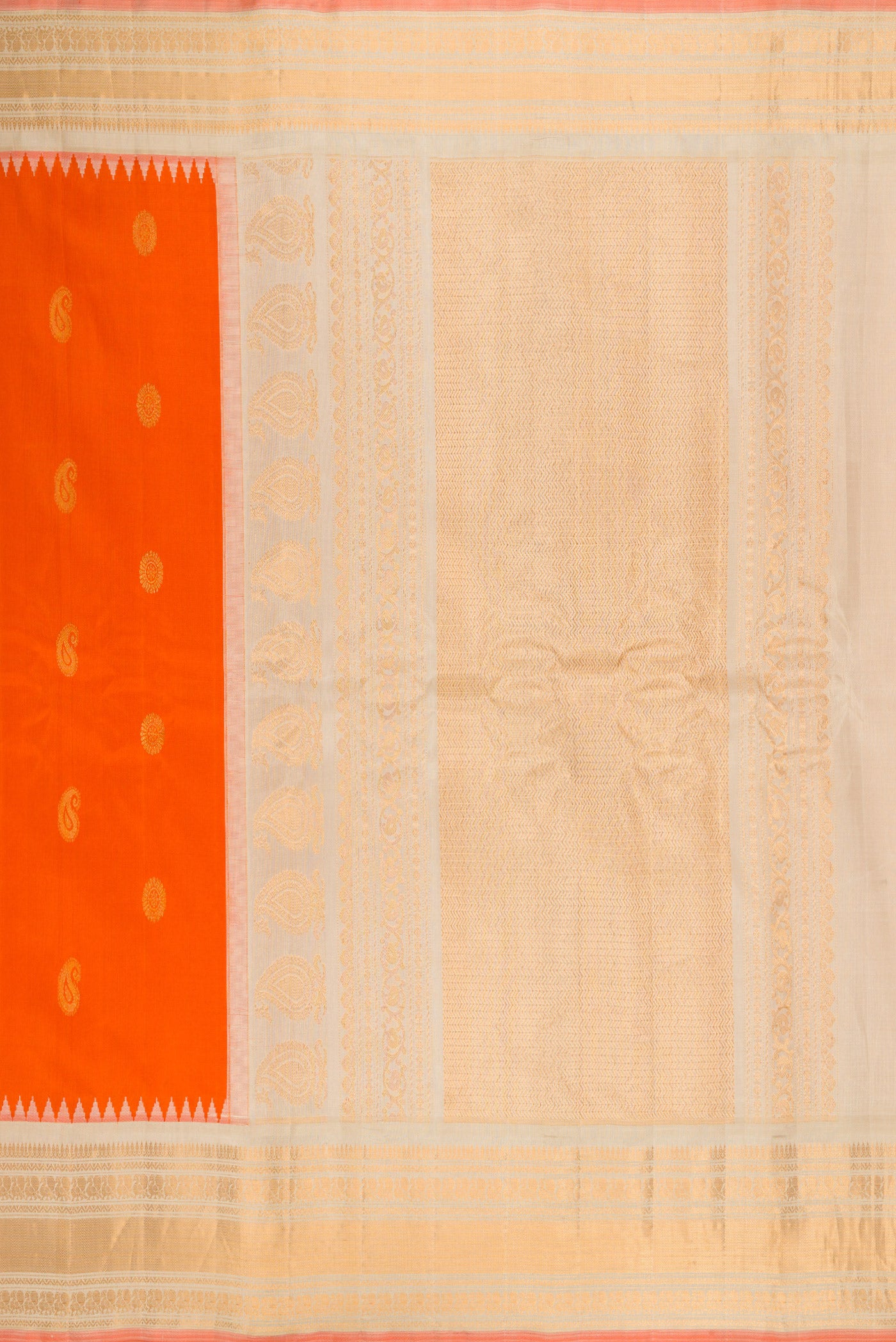 Close up image of the pallu of Orange Gadwal Silk Saree with Zari Butta on the body and Zari Border. 