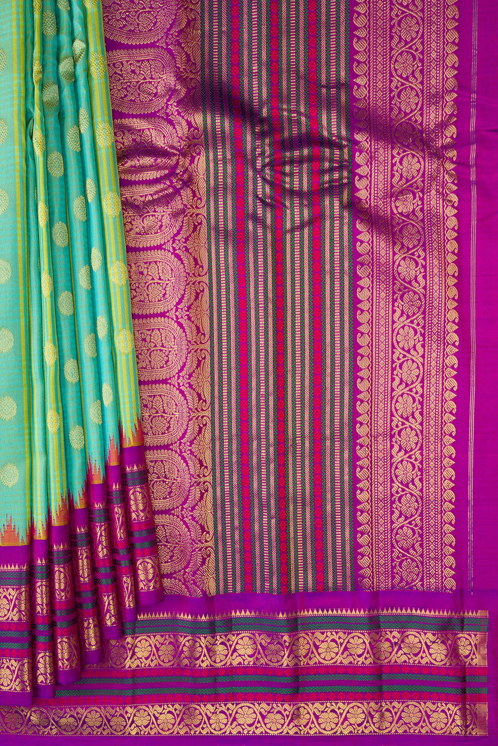 Pleats and pallu of Sea Green Gadwal Silk Saree with Checked design on the body and Zari Border. 