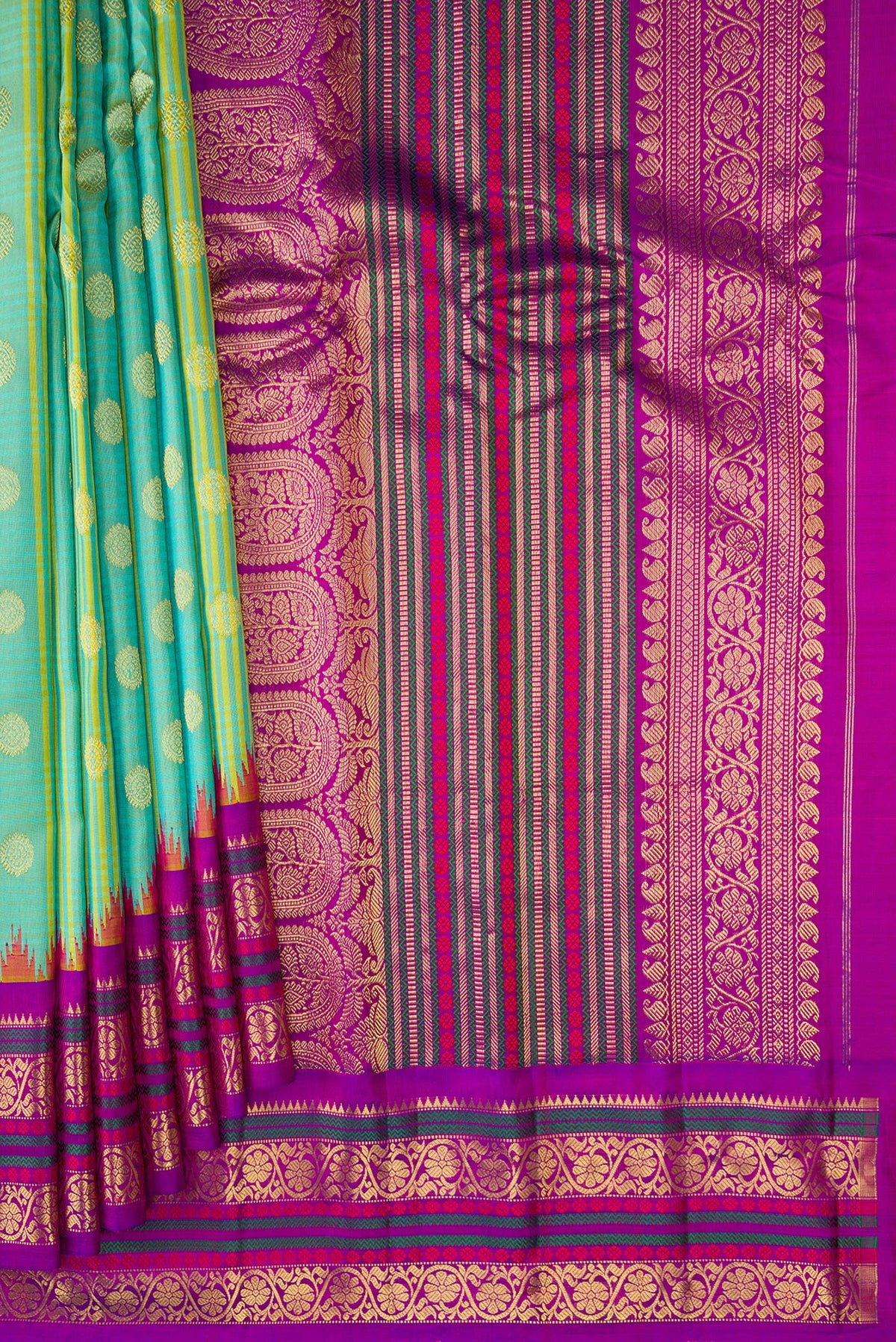 Pleats and pallu of Sea Green Gadwal Silk Saree with Checked design on the body and Zari Border. 