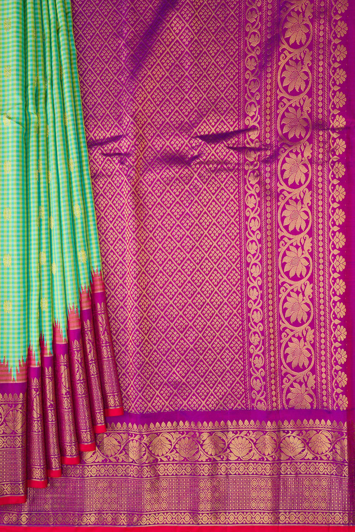 Pleats and pallu of Sea Green Gadwal Silk Saree with Checked design on the body and Zari Border. 