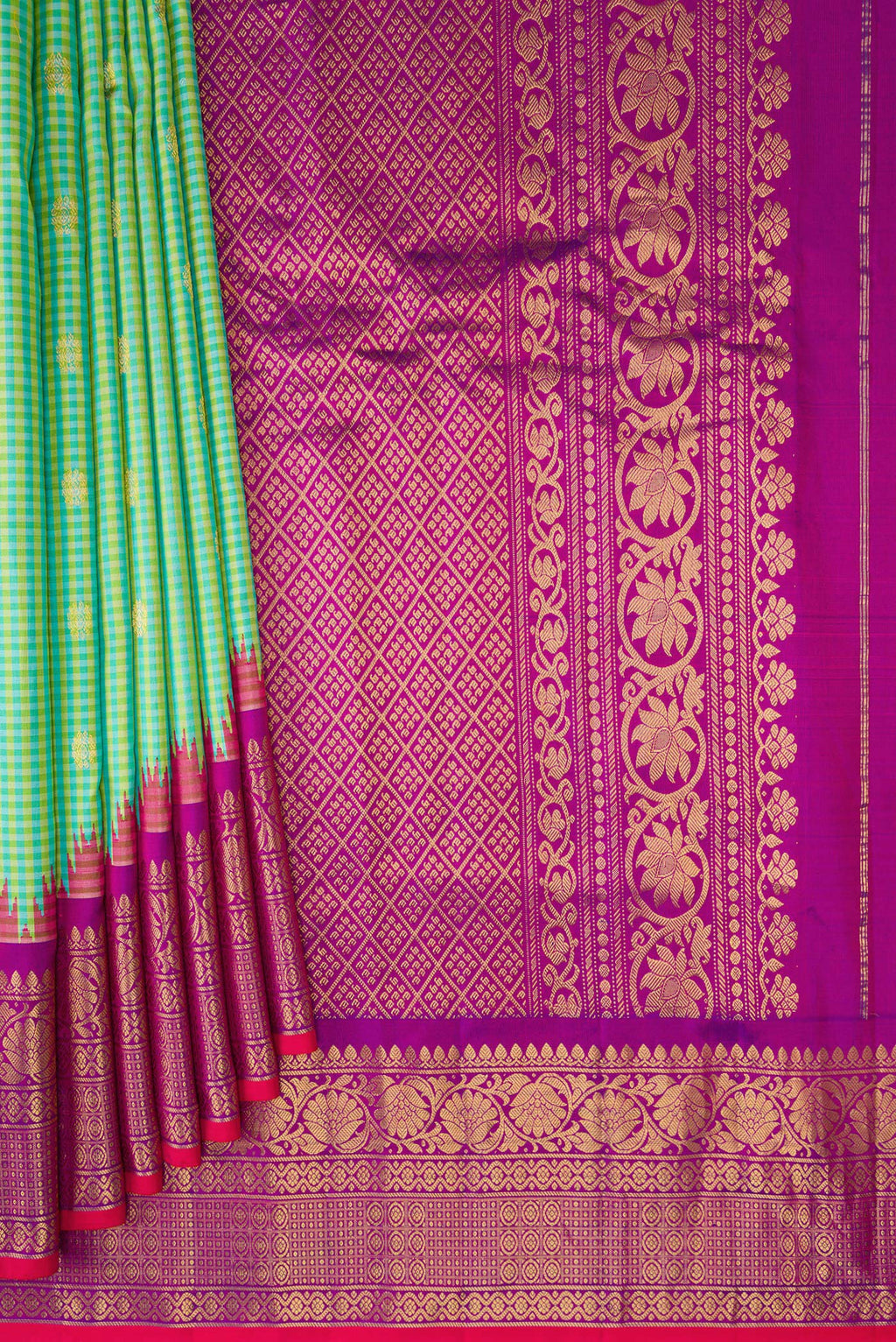 Pleats and pallu of Sea Green Gadwal Silk Saree with Checked design on the body and Zari Border. 