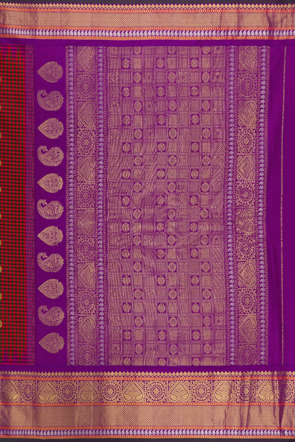 Close up image of the pallu of Maroon Gadwal Silk Saree with Checked design on the body and Zari Border. 