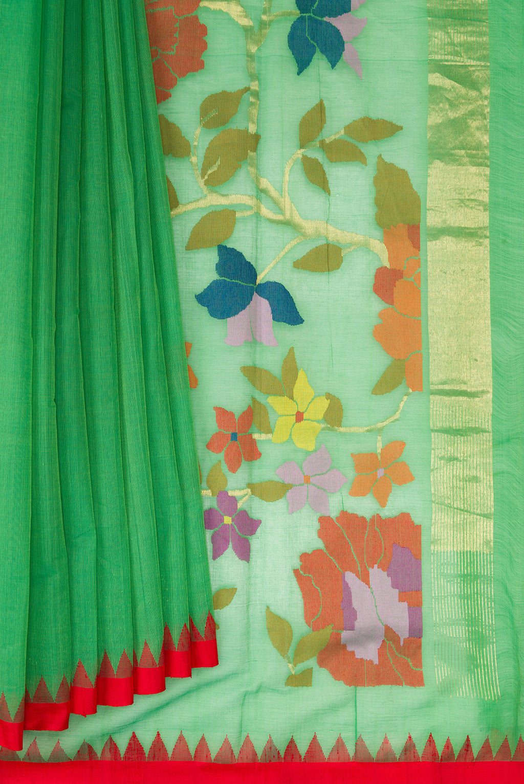 Pleats and pallu of Green Uppada Cotton Saree with Plain Body and Temple Border. 