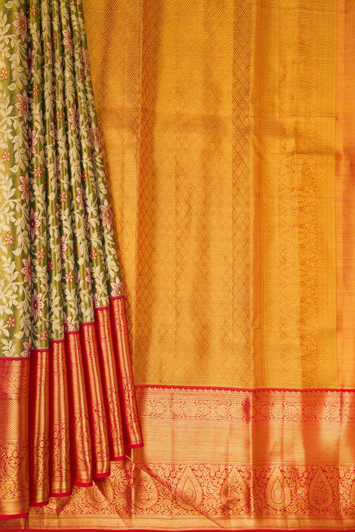 Pleats and pallu of Green Dual Tone Kanchipuram Tissue Saree with Zari Brocade on the body and Fancy Border. 