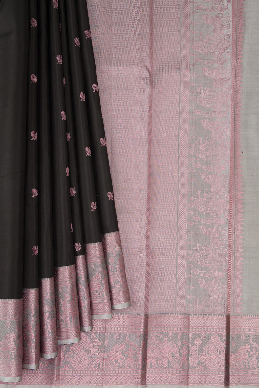 Pleats and pallu of Black Kanchipuram Silk Saree with Thread Butta on the body and Thread Border. 