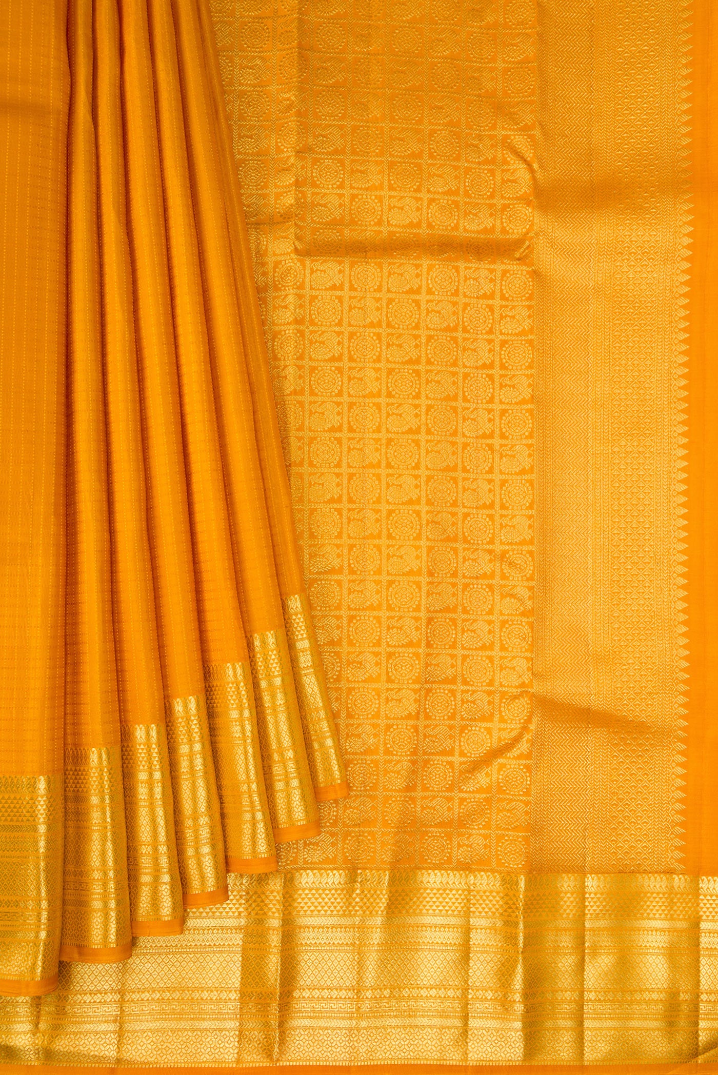 Pleats and pallu of Yellow Kanchipuram Silk Saree with Checked design on the body and Zari Border. 