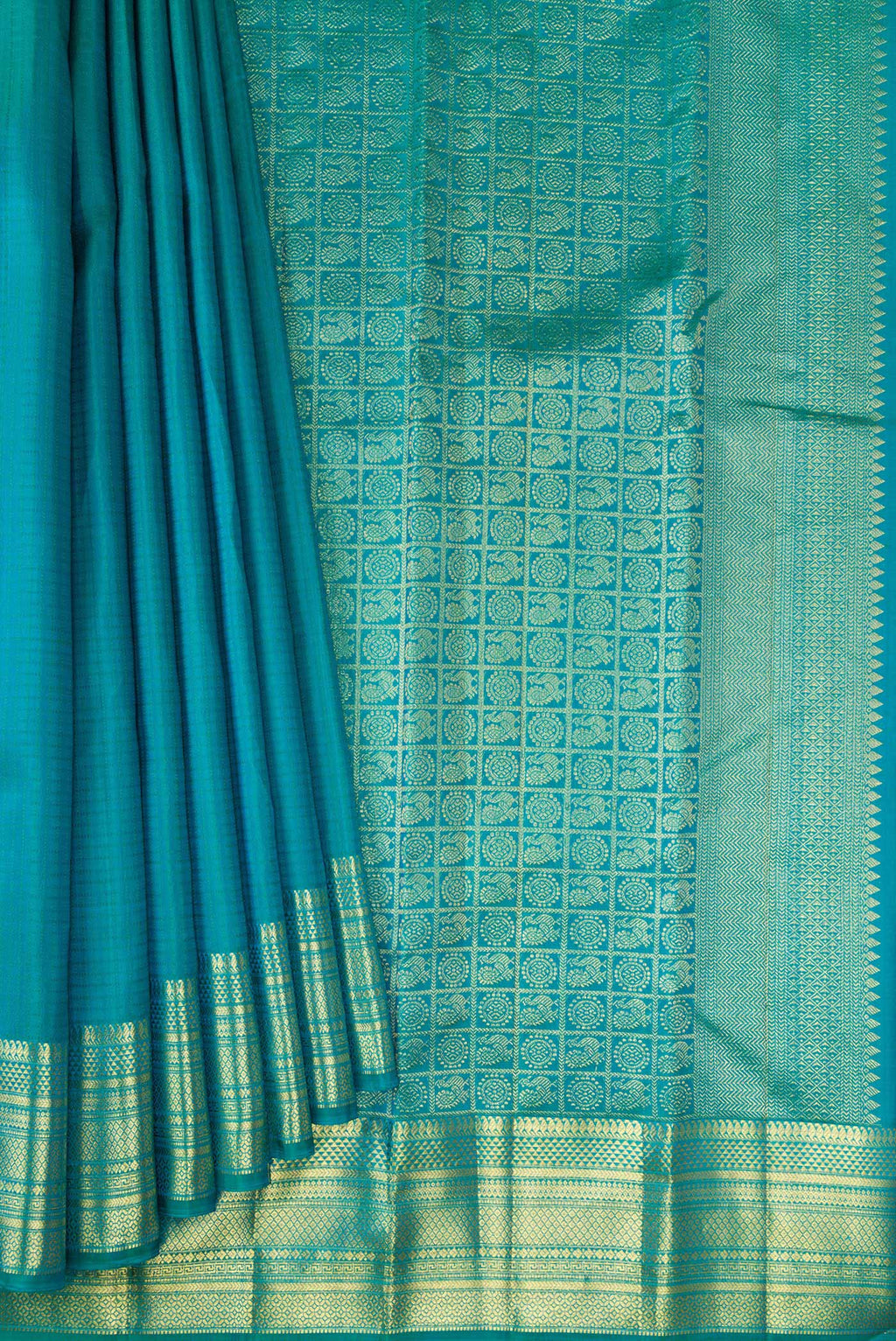 Pleats and pallu of Peacock Blue Dual Tone Kanchipuram Silk Saree with Checked design on the body and Zari Border. 