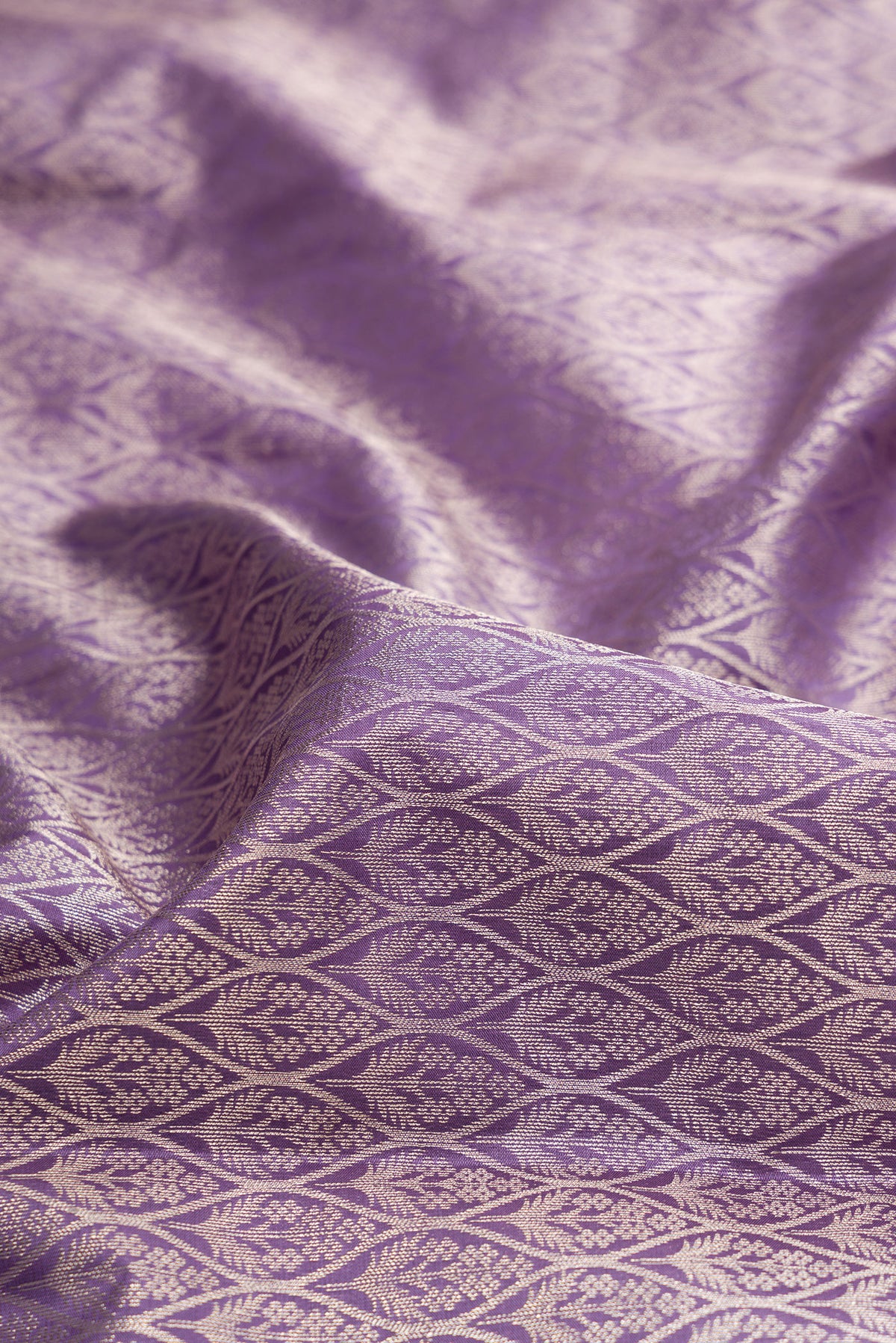 Close up of Lavender Dual Tone Kanchipuram Tissue Silk Saree with Zari Brocade on the body and Fancy Border.  displaying folds