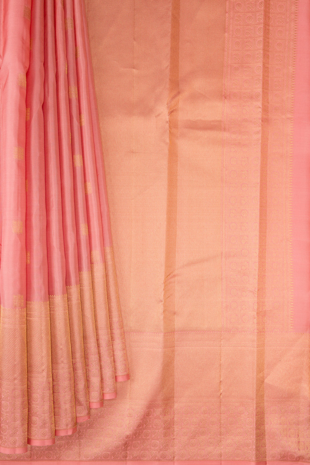 Pleats and pallu of Pure Silk Peach Kanchipuram Saree with Zari Butta on the body and Zari Border. 