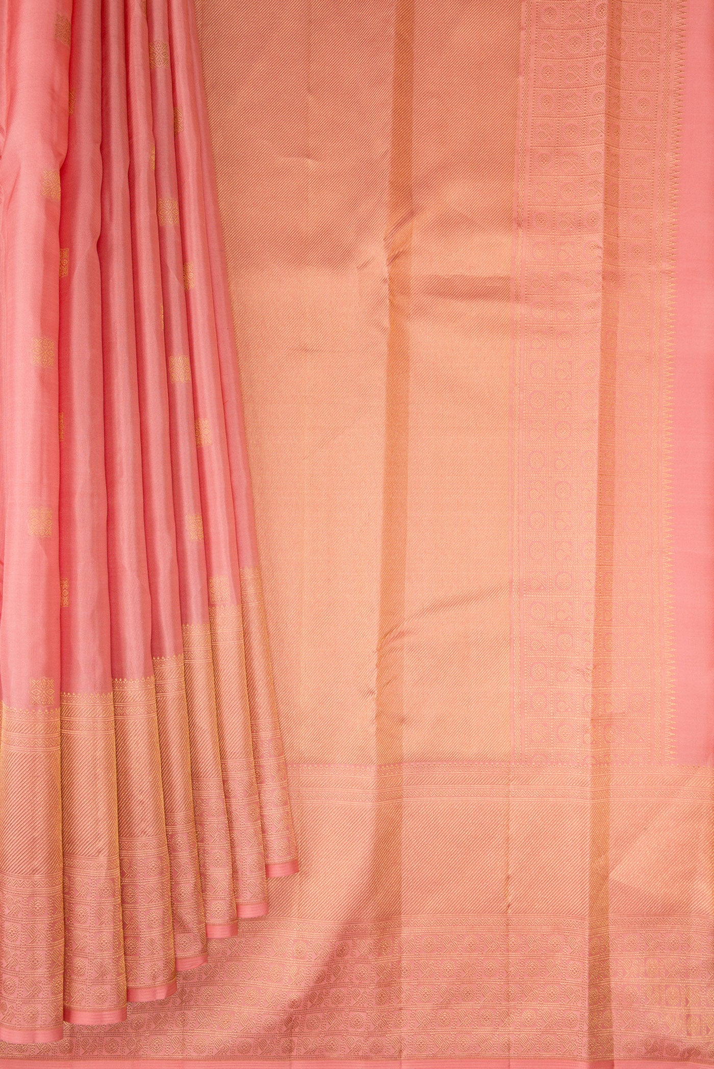 Pleats and pallu of Pure Silk Peach Kanchipuram Saree with Zari Butta on the body and Zari Border. 