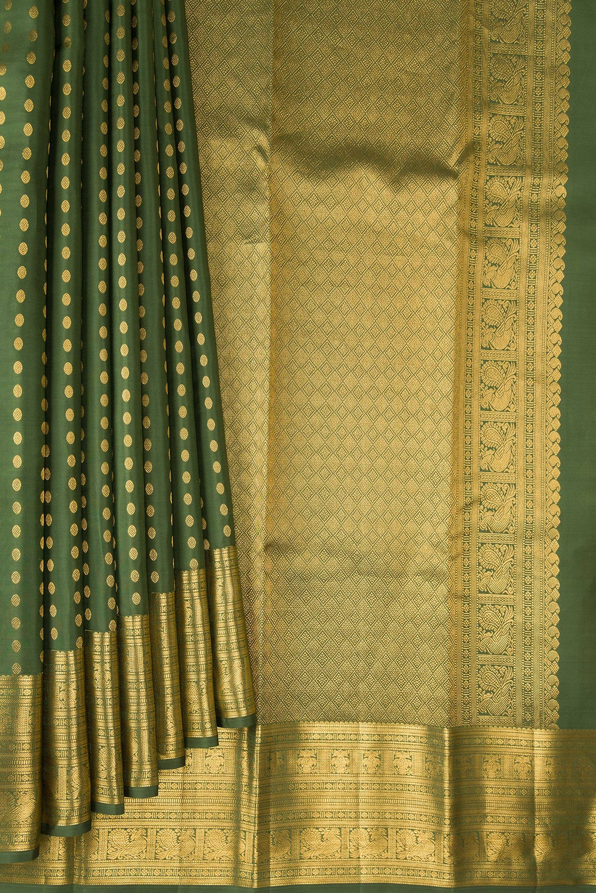 Pleats and pallu of Pure Silk Mehandi Green Kanchipuram Saree with Zari Butta on the body and Zari Border. 