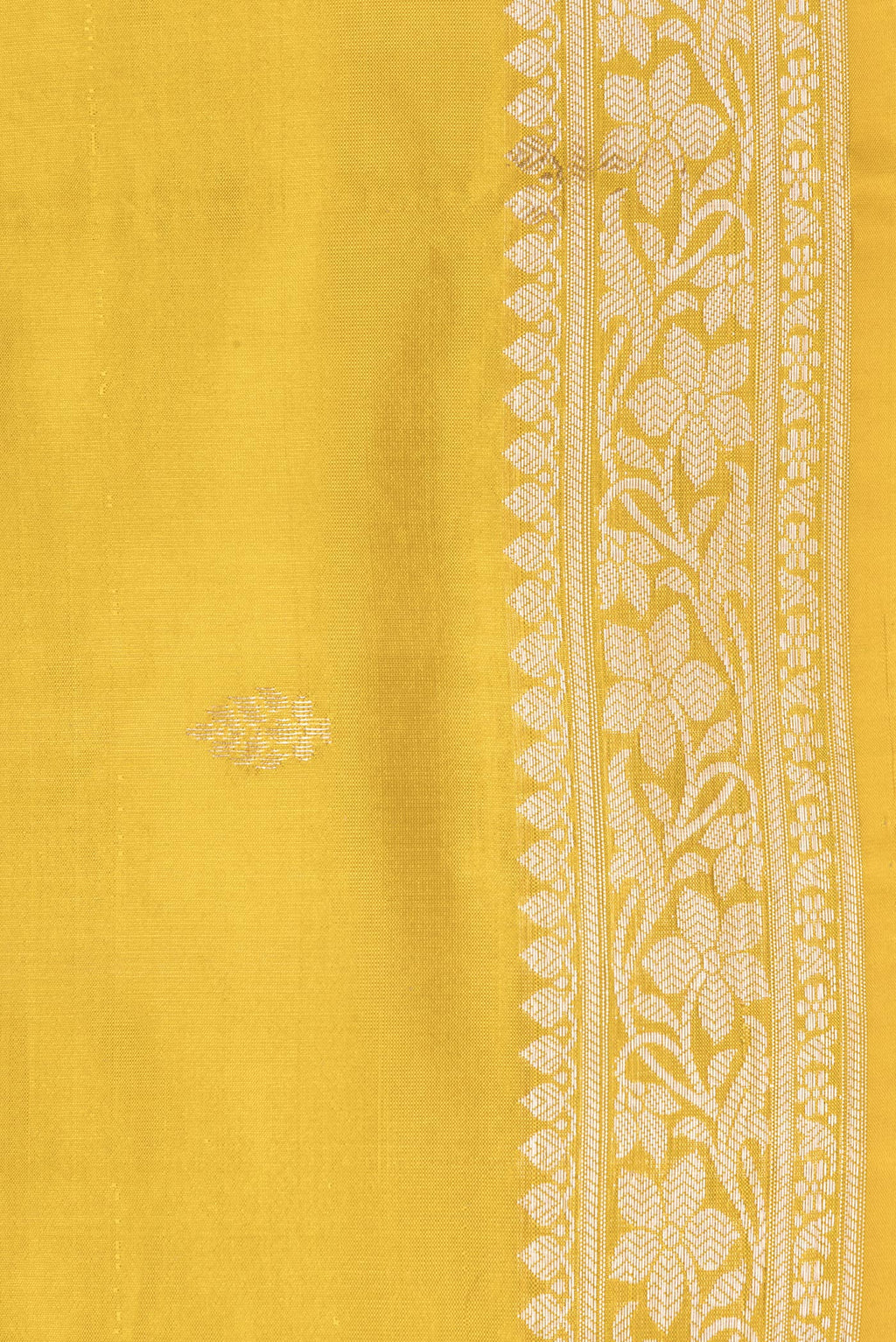 Border image of Parrot Green Dual Tone Banarasi Silk Saree with Zari Butta on the body and Zari Border. 