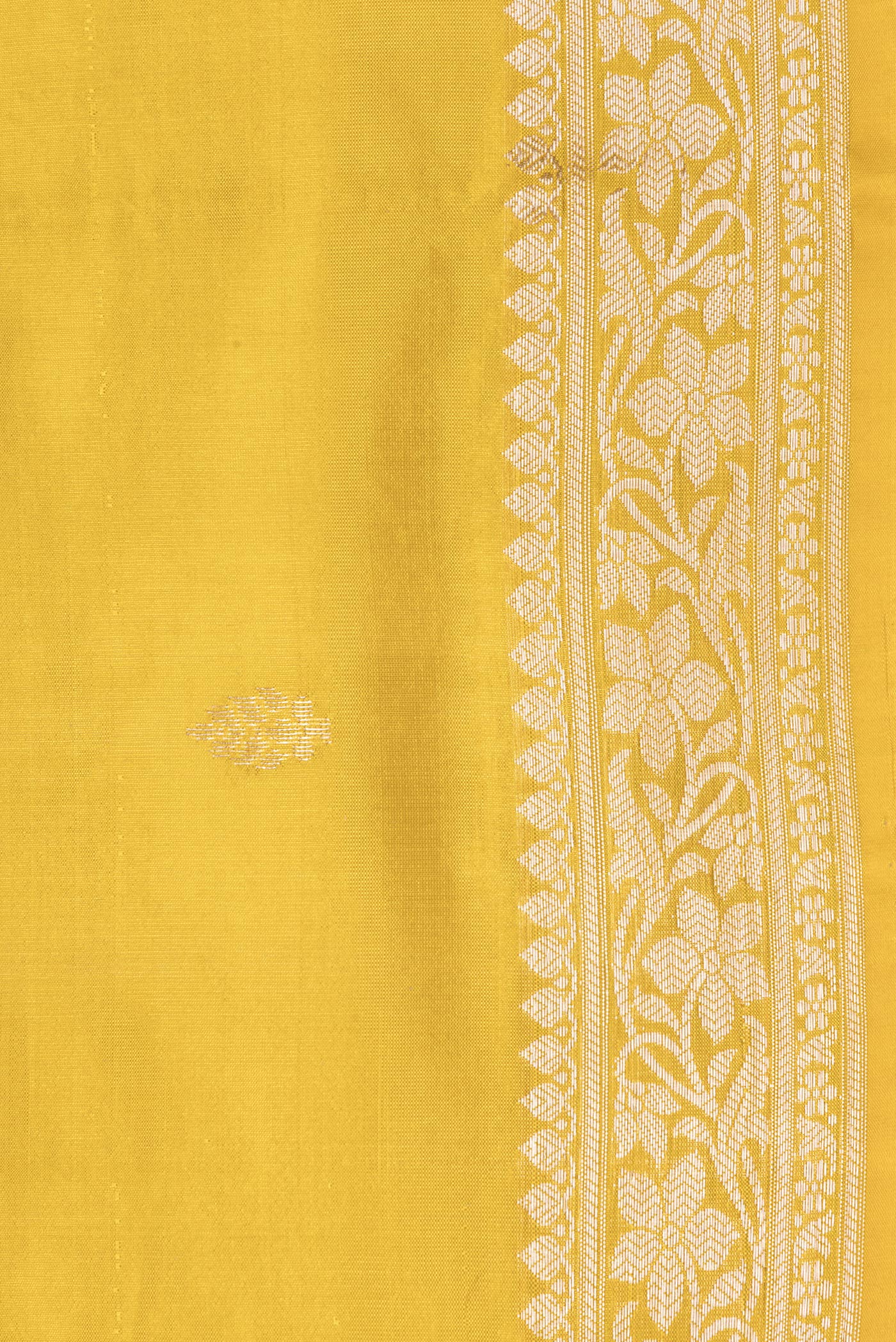 Border image of Parrot Green Dual Tone Banarasi Silk Saree with Zari Butta on the body and Zari Border. 