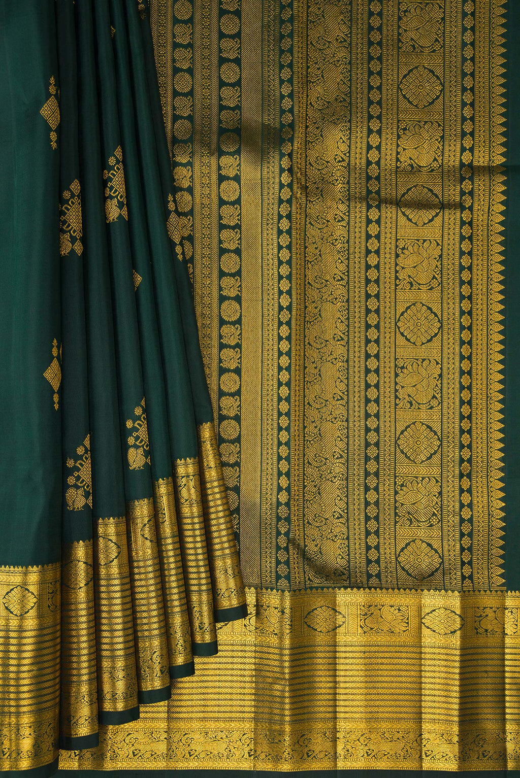 Pleats and pallu of Pure Silk Bottle Green Kanjivaram Saree with Zari Butta on the body and Zari Border. 